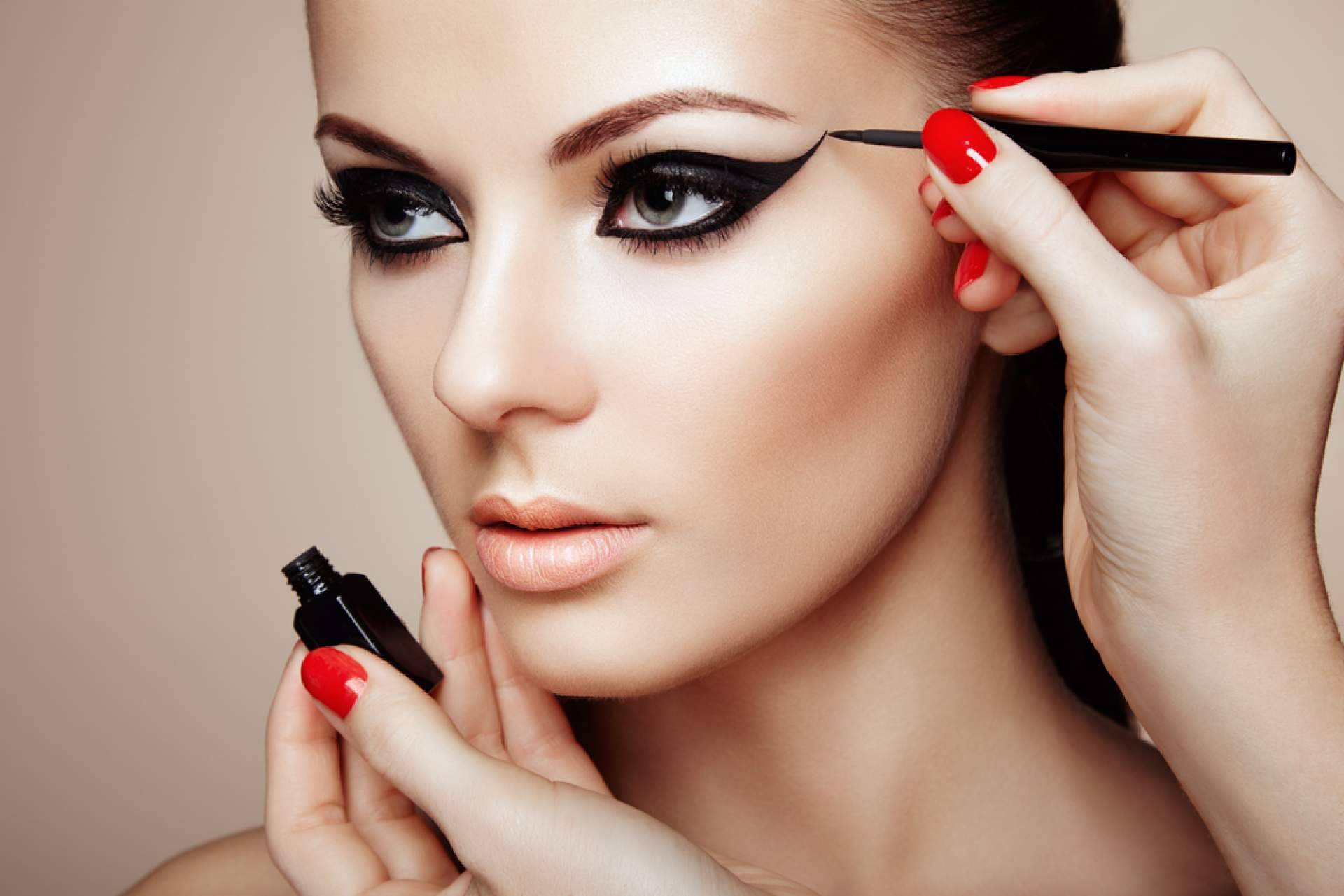 ¿Qué ofrecen los cursos de maquillaje en Madrid de la escuela Asociación de Maquilladores Españoles?