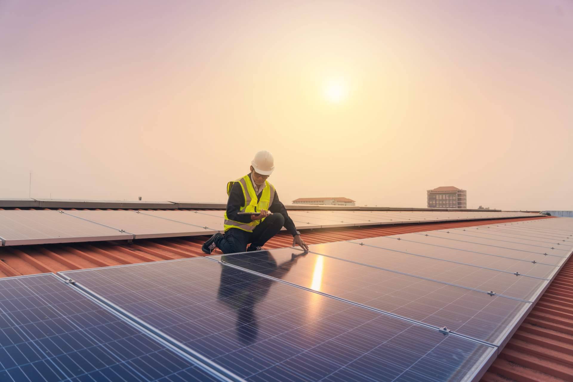 Acierta Eficiencia se encarga de la instalación de placas fotovoltaicas para empresas y hogares