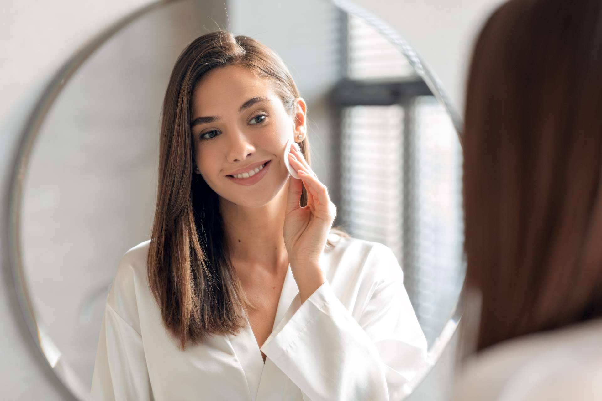 Cómo encontrar el mejor limpiador facial según el tipo de piel, por Farmasky
