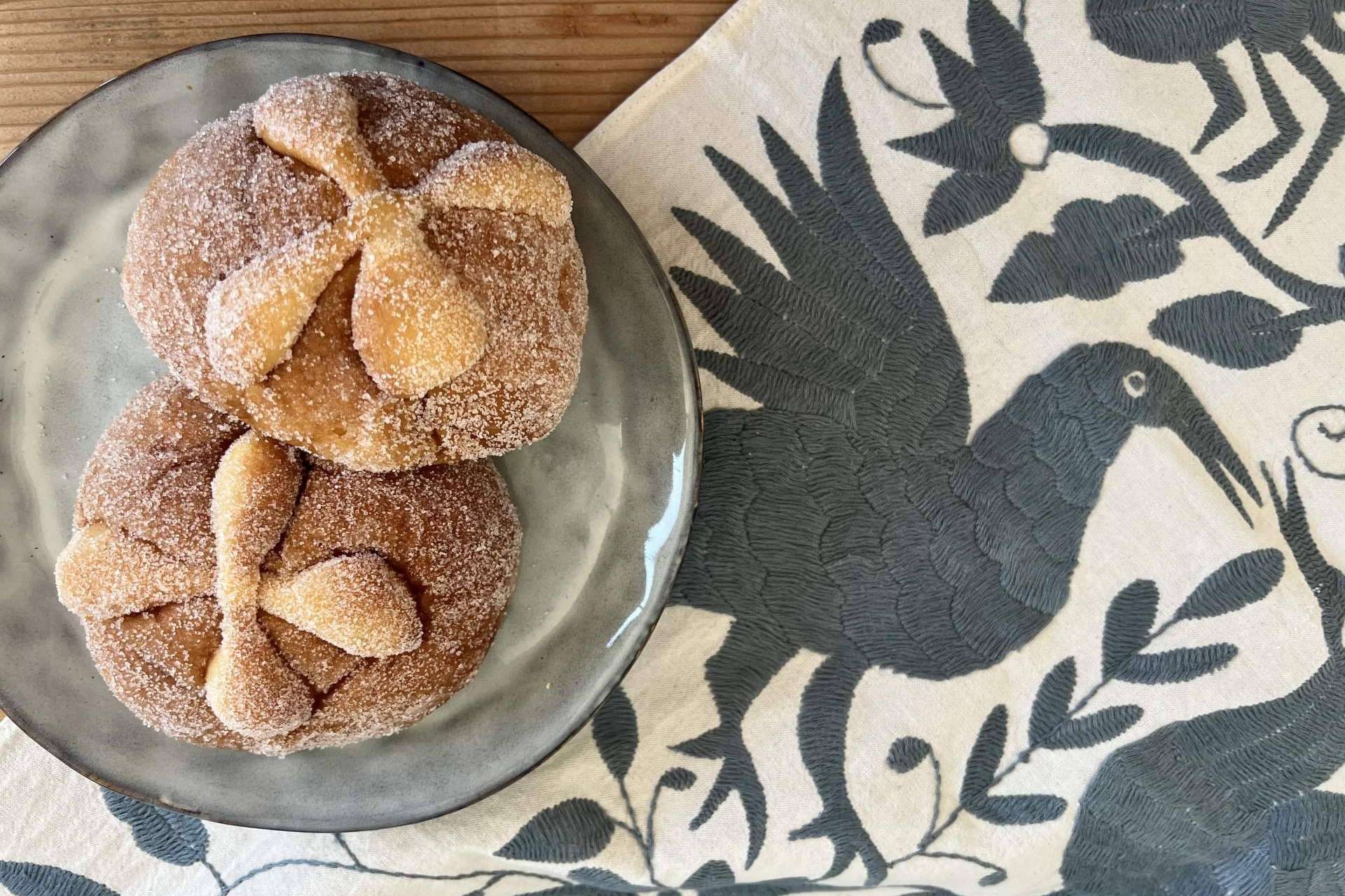 La elaboración del Pan de Muerto de Maíz Maya promueve la celebración del Día de los Muertos