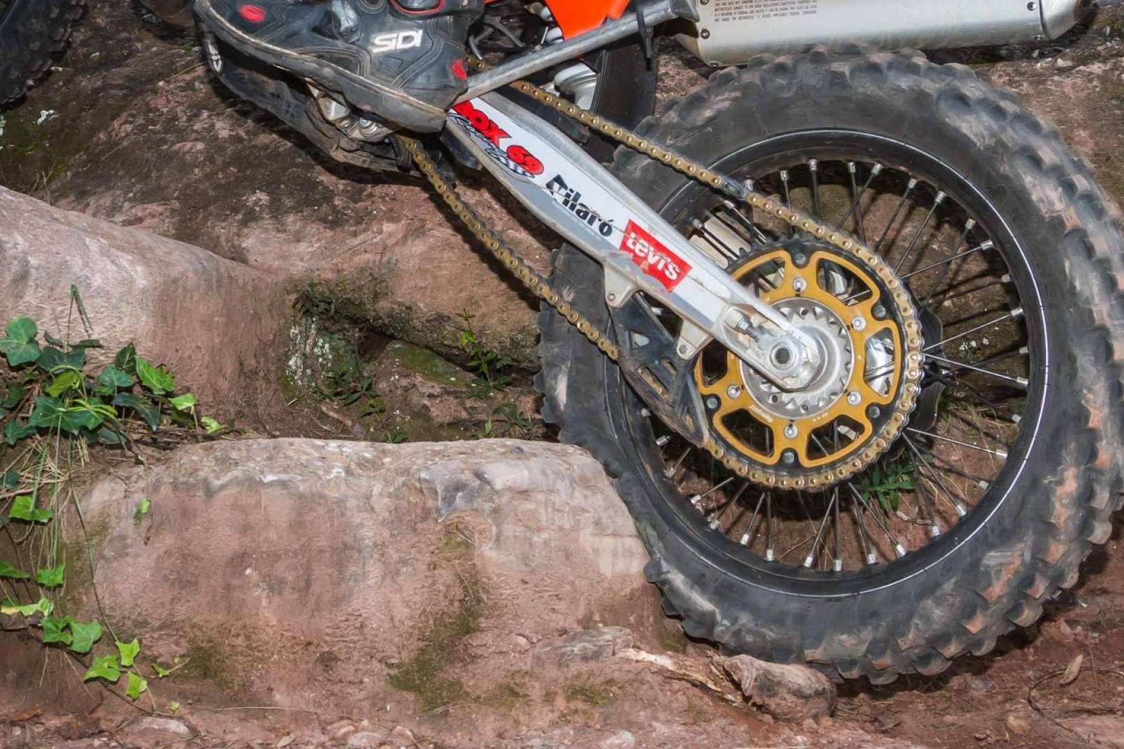 El agarre (grip) de los neumáticos y la frenada en el uso offroad, por NomOusse