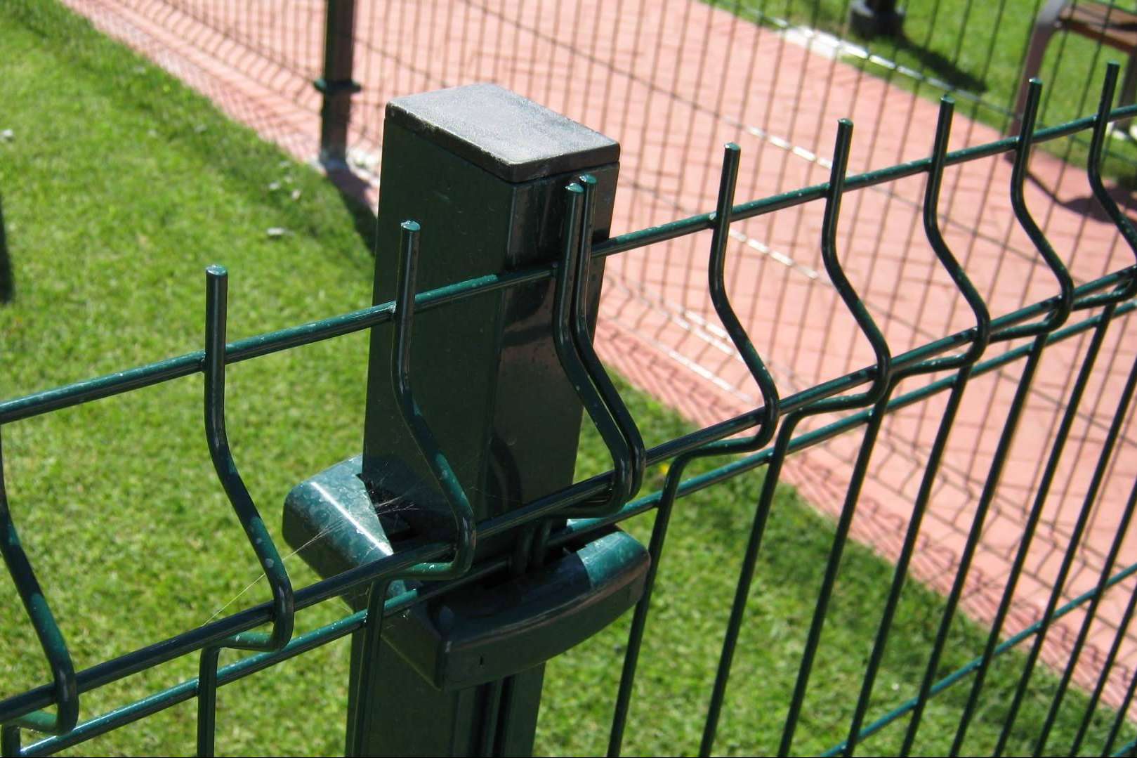 Securfix, un referente en vallados metálicos, lanza sus puertas mallazo