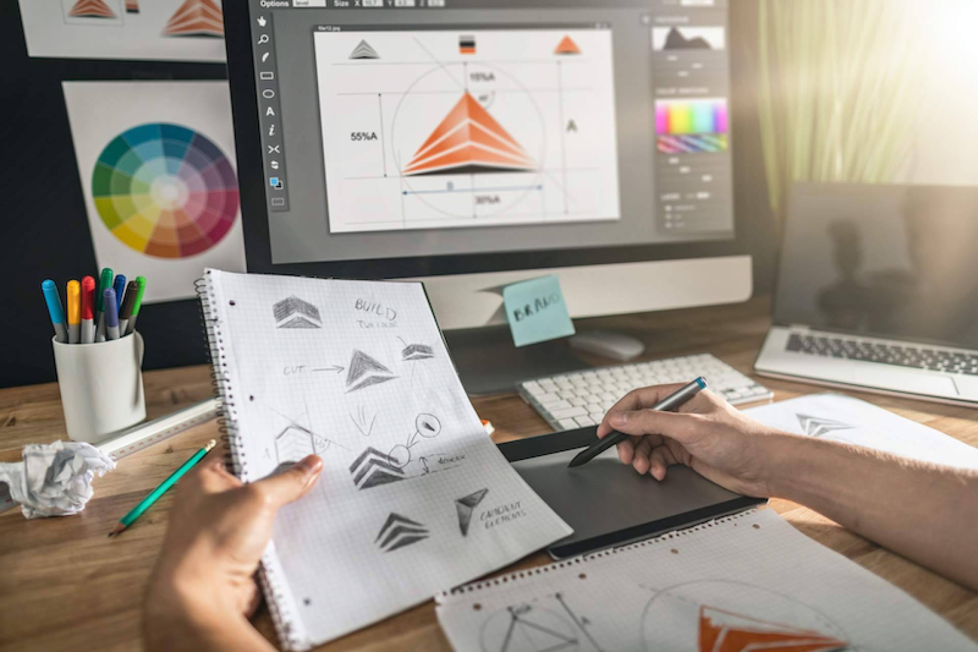 El equipo de diseño gráfico que se especializa en soportes impresos