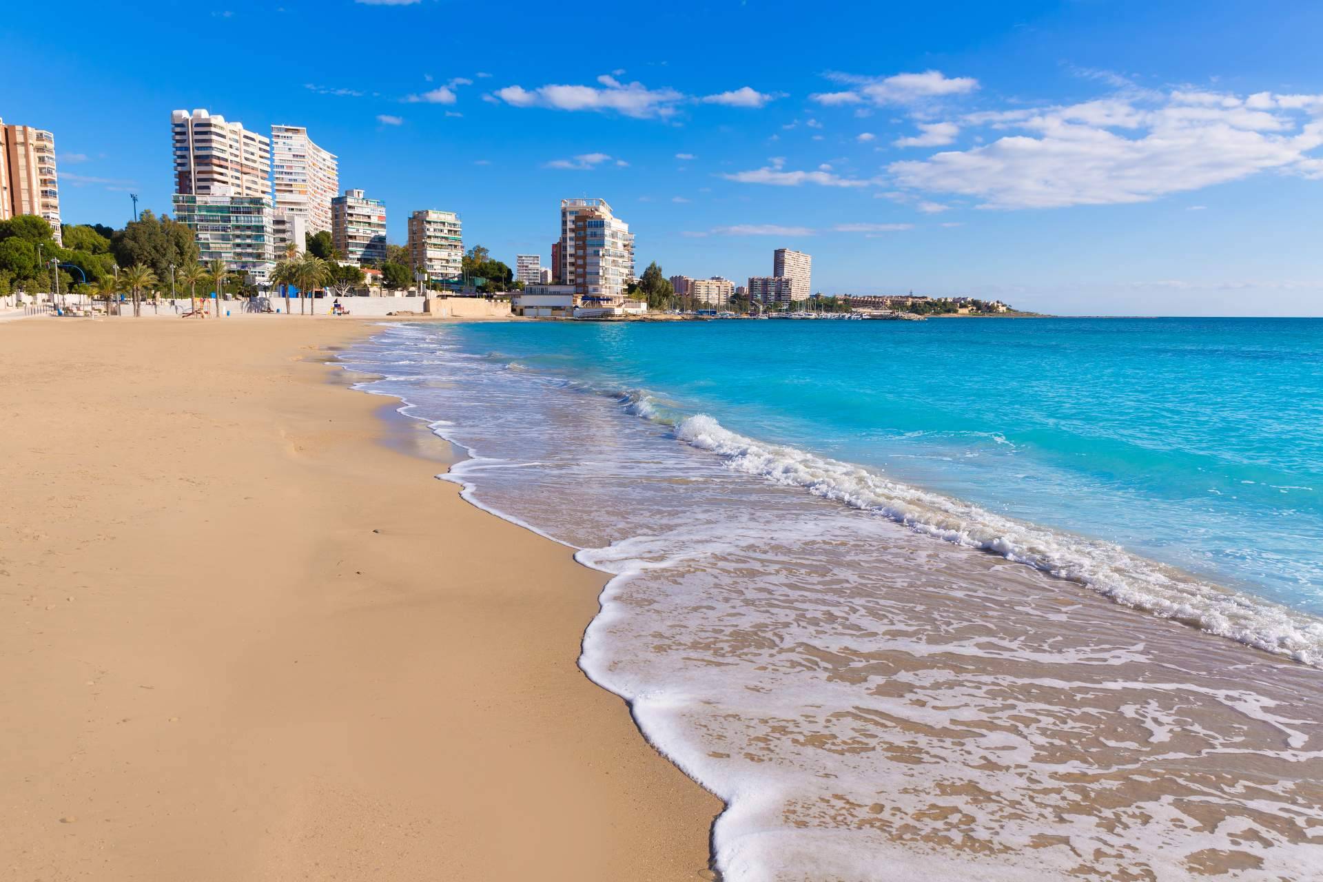 Home Target dispone de un amplio catálogo de pisos en playa San Juan Alicante