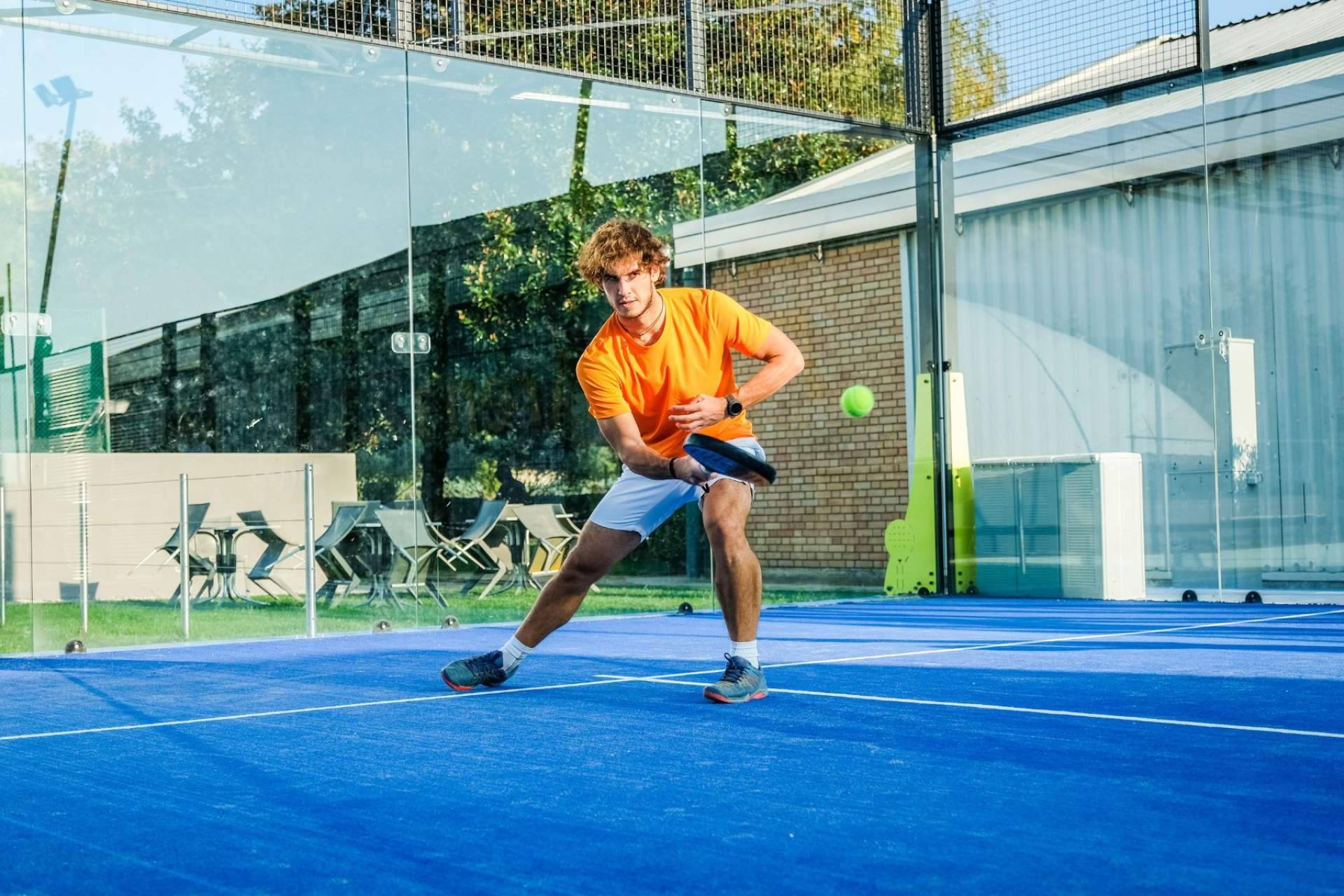 Revolución en el rendimiento y la prevención de lesiones en el pádel con las plantillas personalizadas de Aetrex