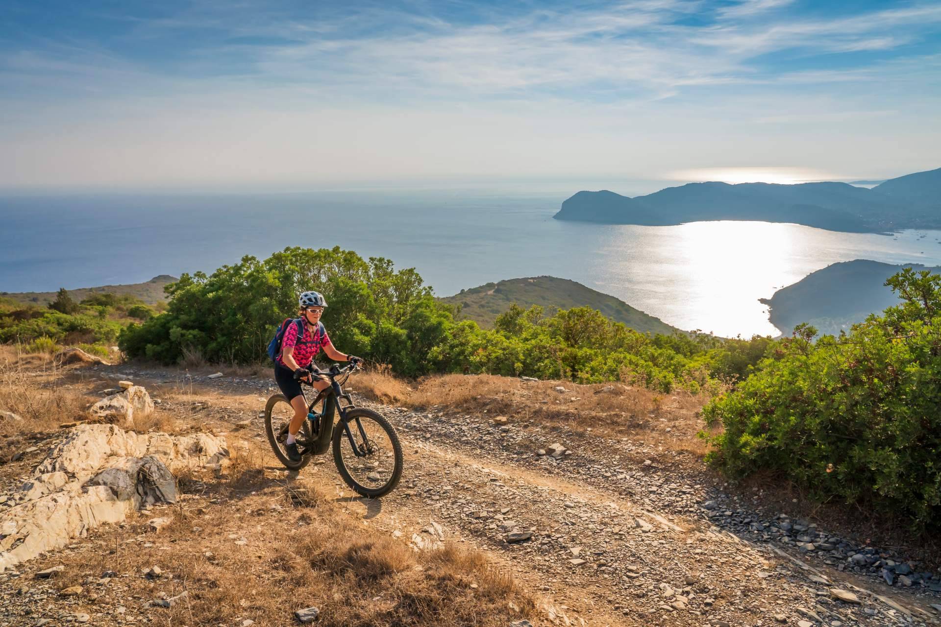 eBike.es presenta toda la gama de bicis eléctricas Cube en stock para que los clientes encuentren la más adecuada