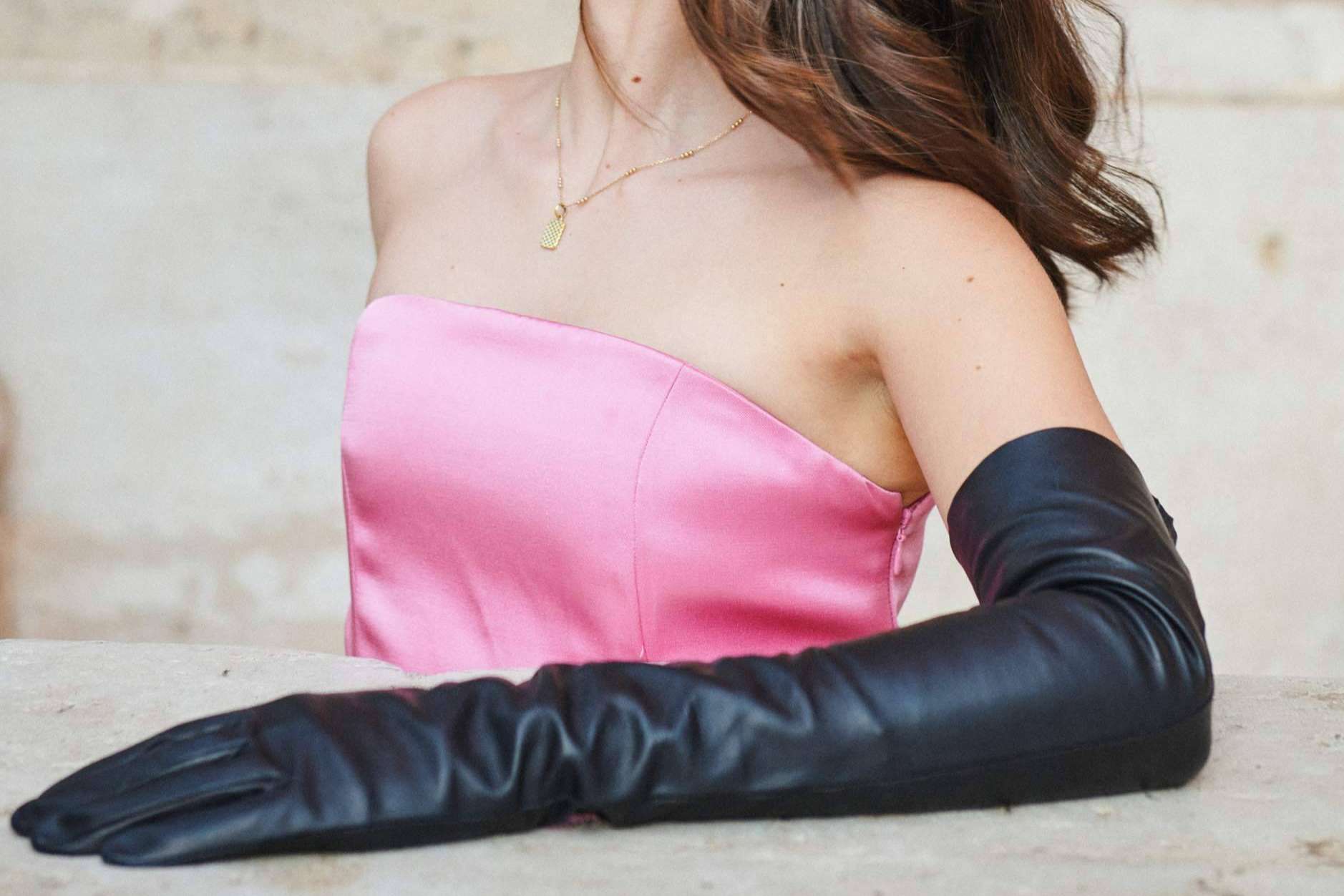 Guantes largos en looks cotidianos, una moda para seguir este invierno