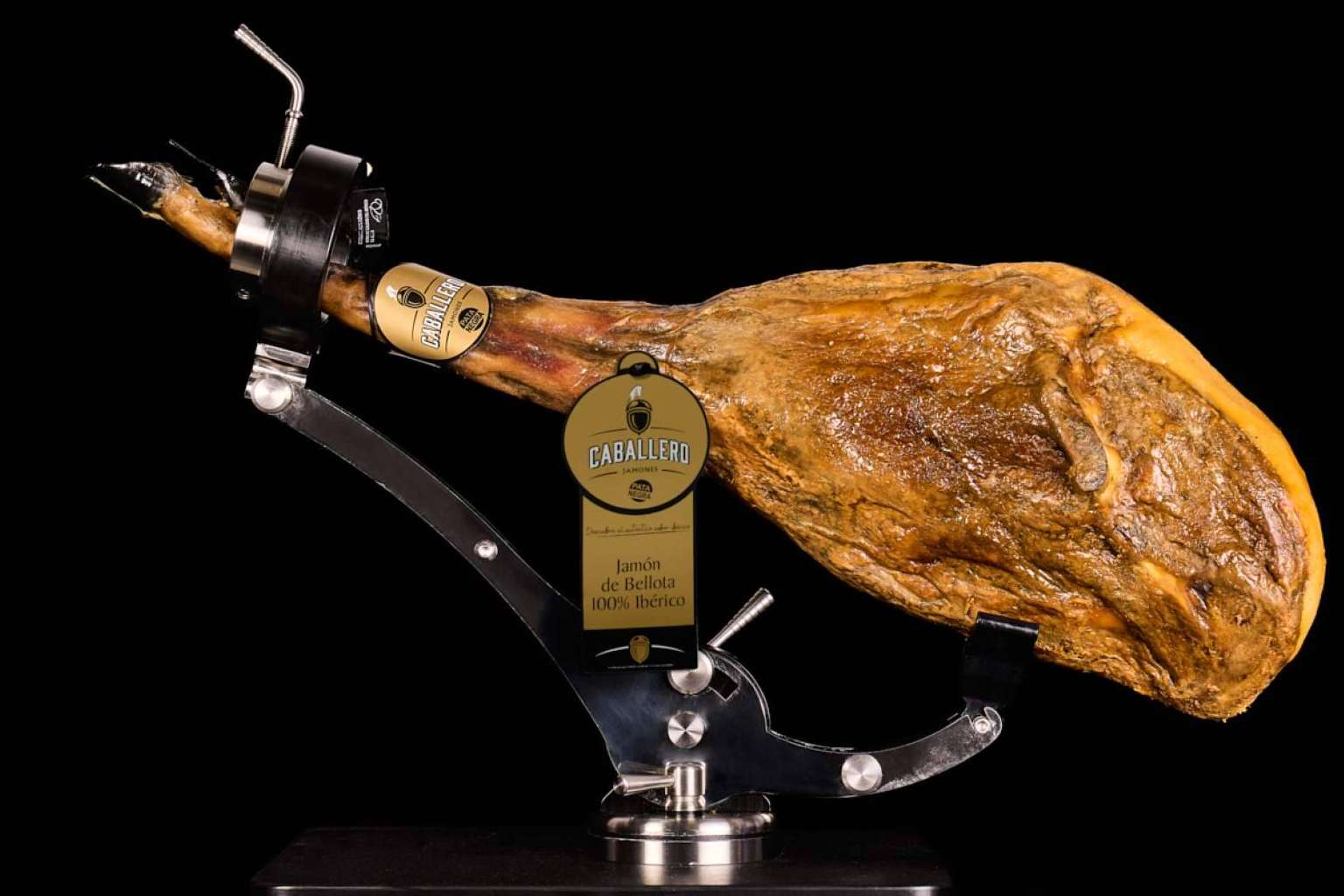 Jamones Caballero dispone de jamón bellota 100% ibérico