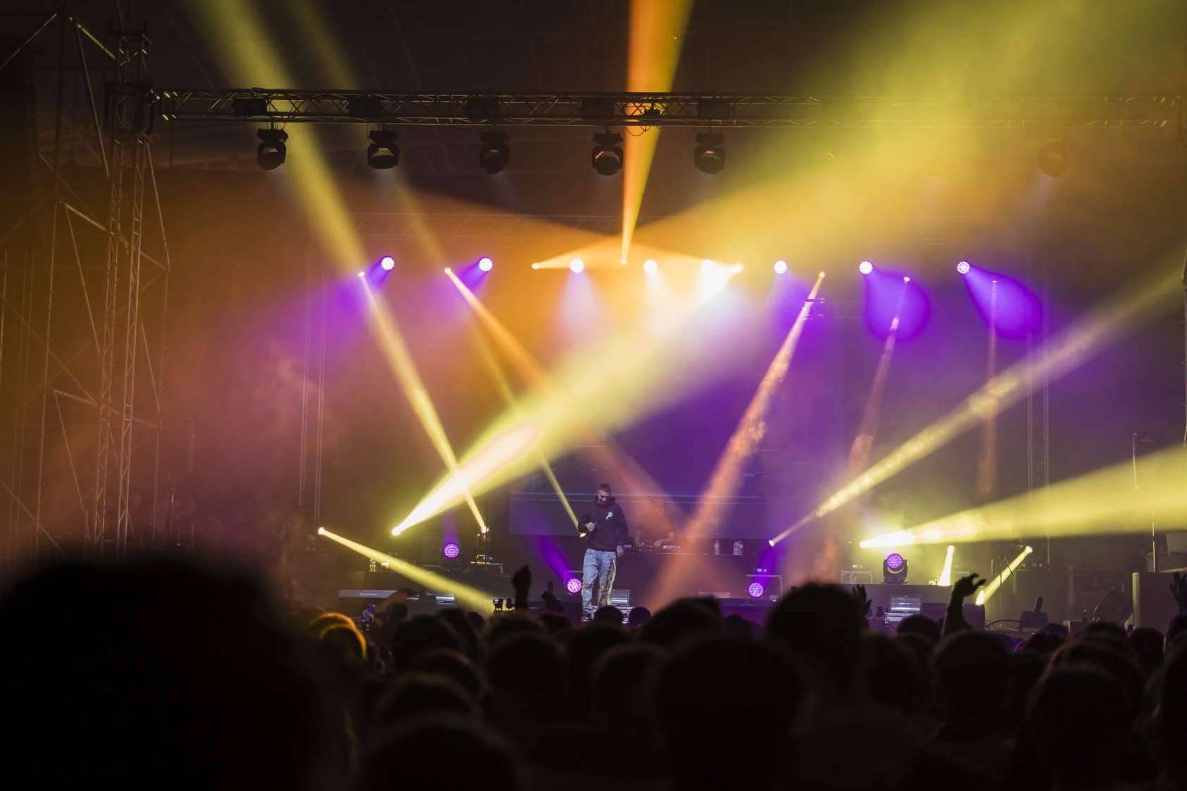 Servicio de alquiler de equipos de sonido, iluminación y audiovisuales para conciertos y todo tipo de eventos