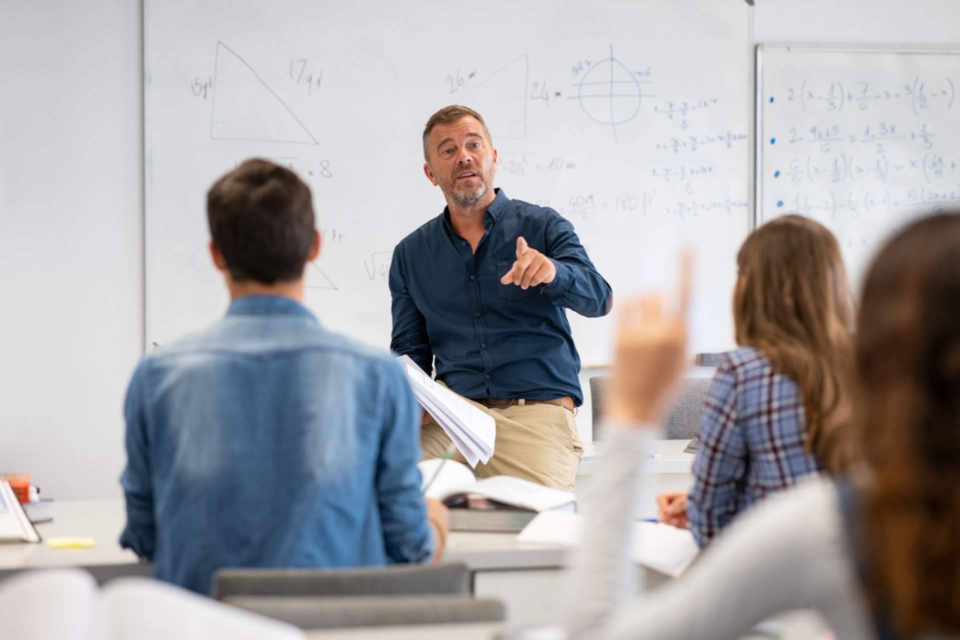 Ayuda Universitaria ayuda a preparar las acreditaciones de la ANECA para ser profesor universitario