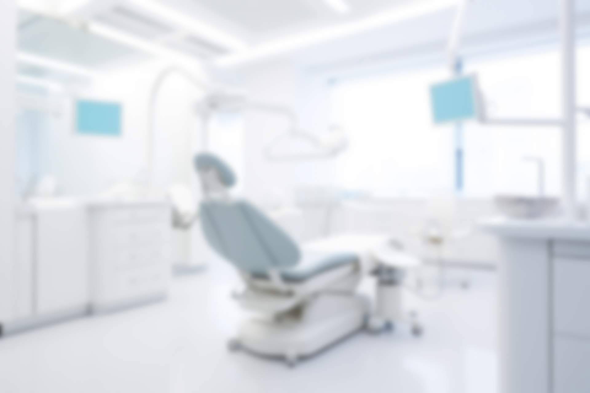 ¿Cómo es la colaboración entre DFLAT y la Clínica Dental DenEst?