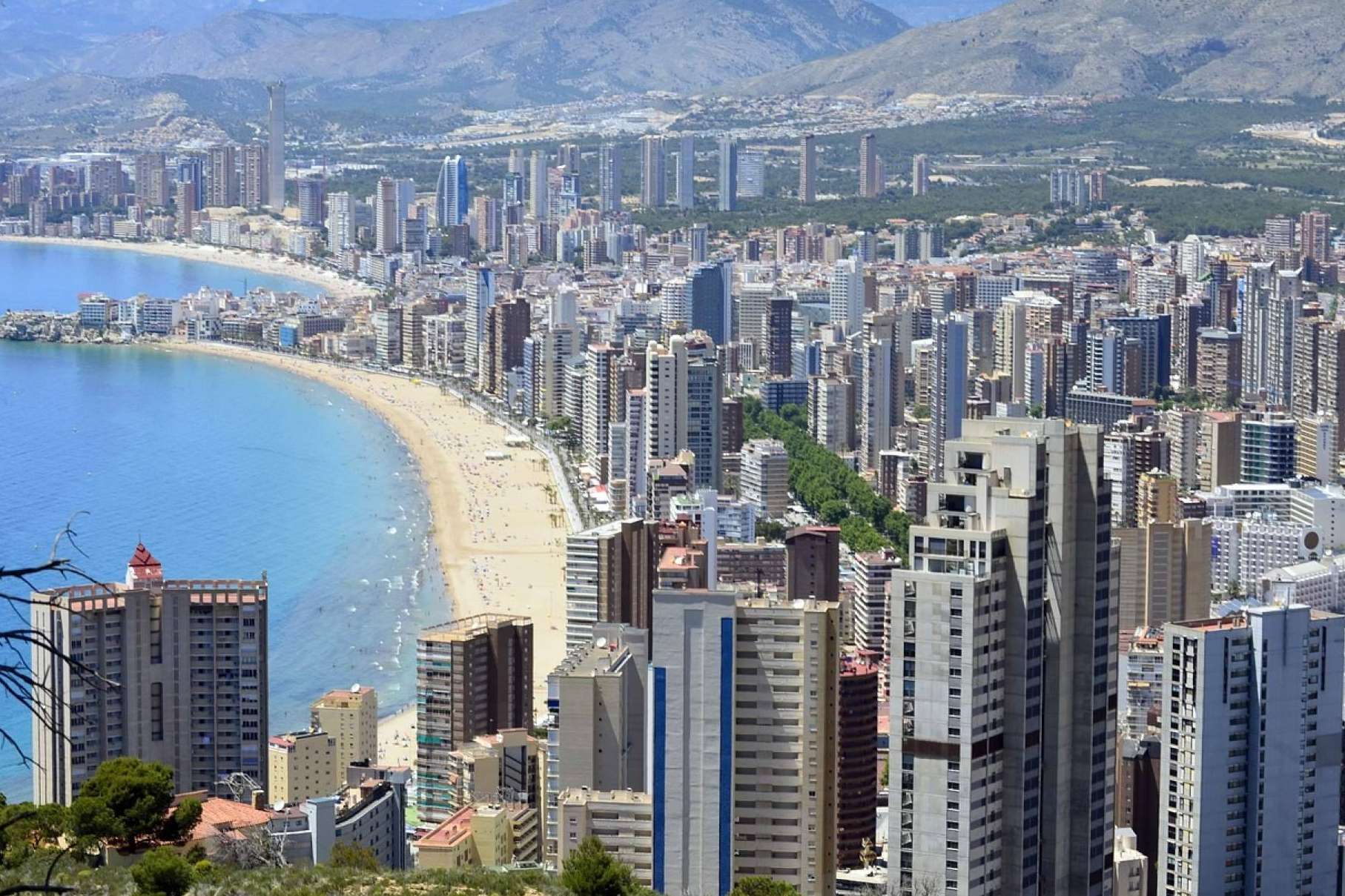 Conocer una compañía líder en reformas de lujo en Benidorm. ReformasBenidorm.org, construyendo elegancia