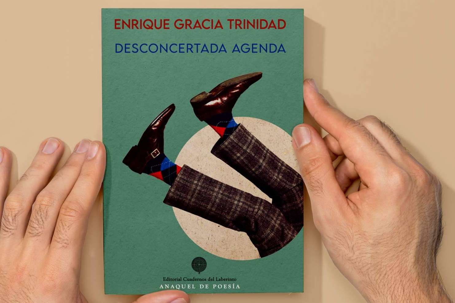 'Desconcertada agenda', el nuevo y magistral poemario de Enrique Gracia Trinidad, llega a las librerías de toda España