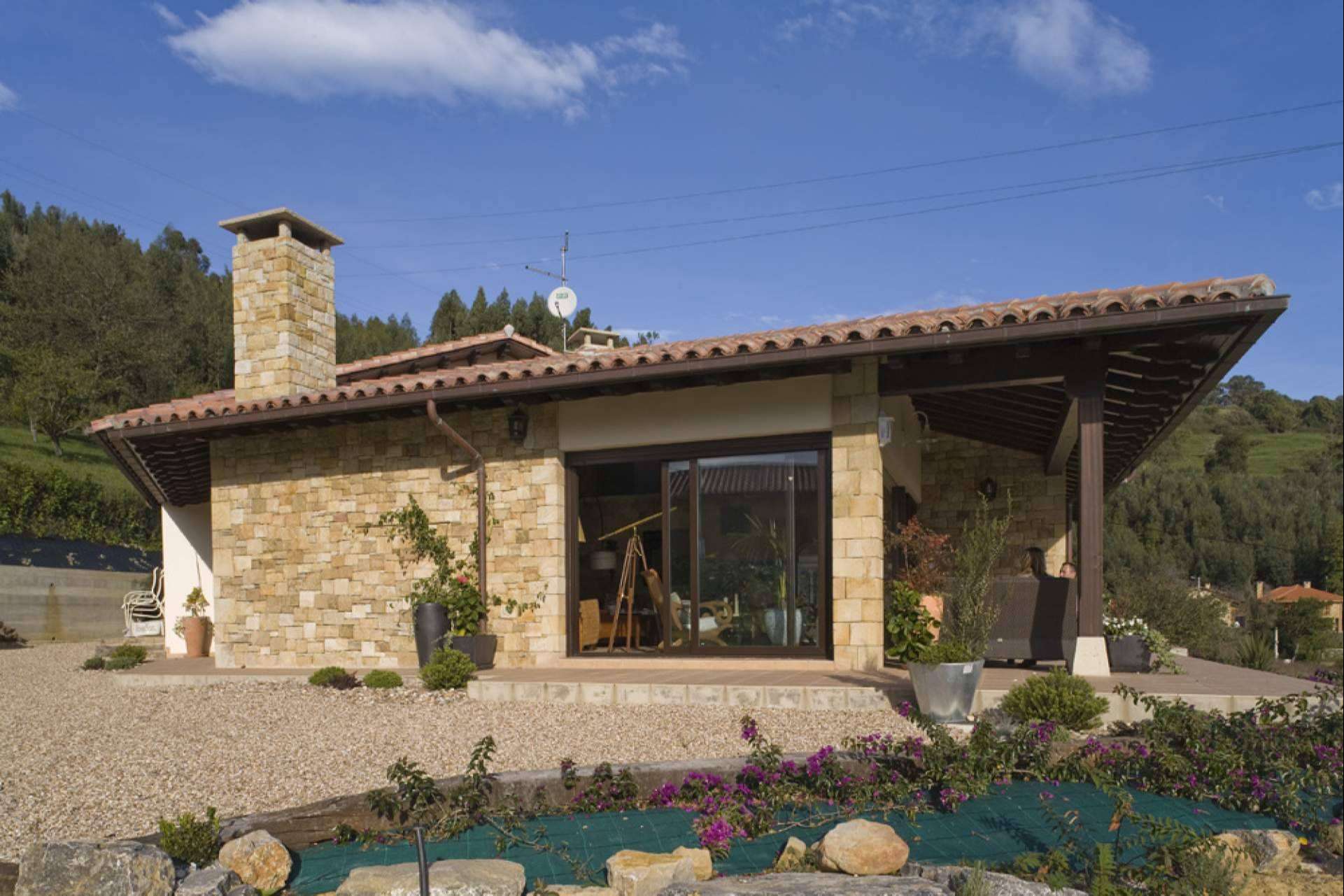Las principales ventajas e inconvenientes de construir una casa de 2 alturas, por Pando Arquitectos