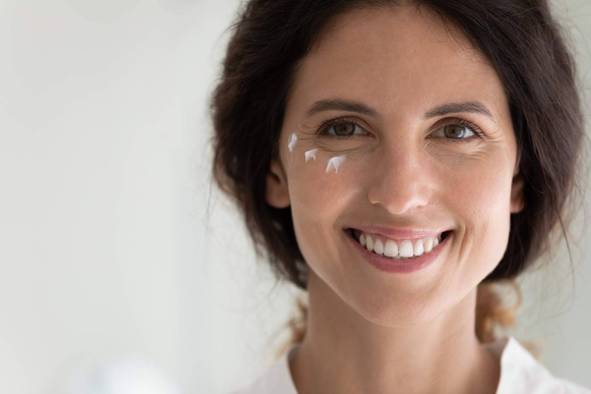 El éxito de las cremas sérum contorno de ojos de Centro de Estética Xènia