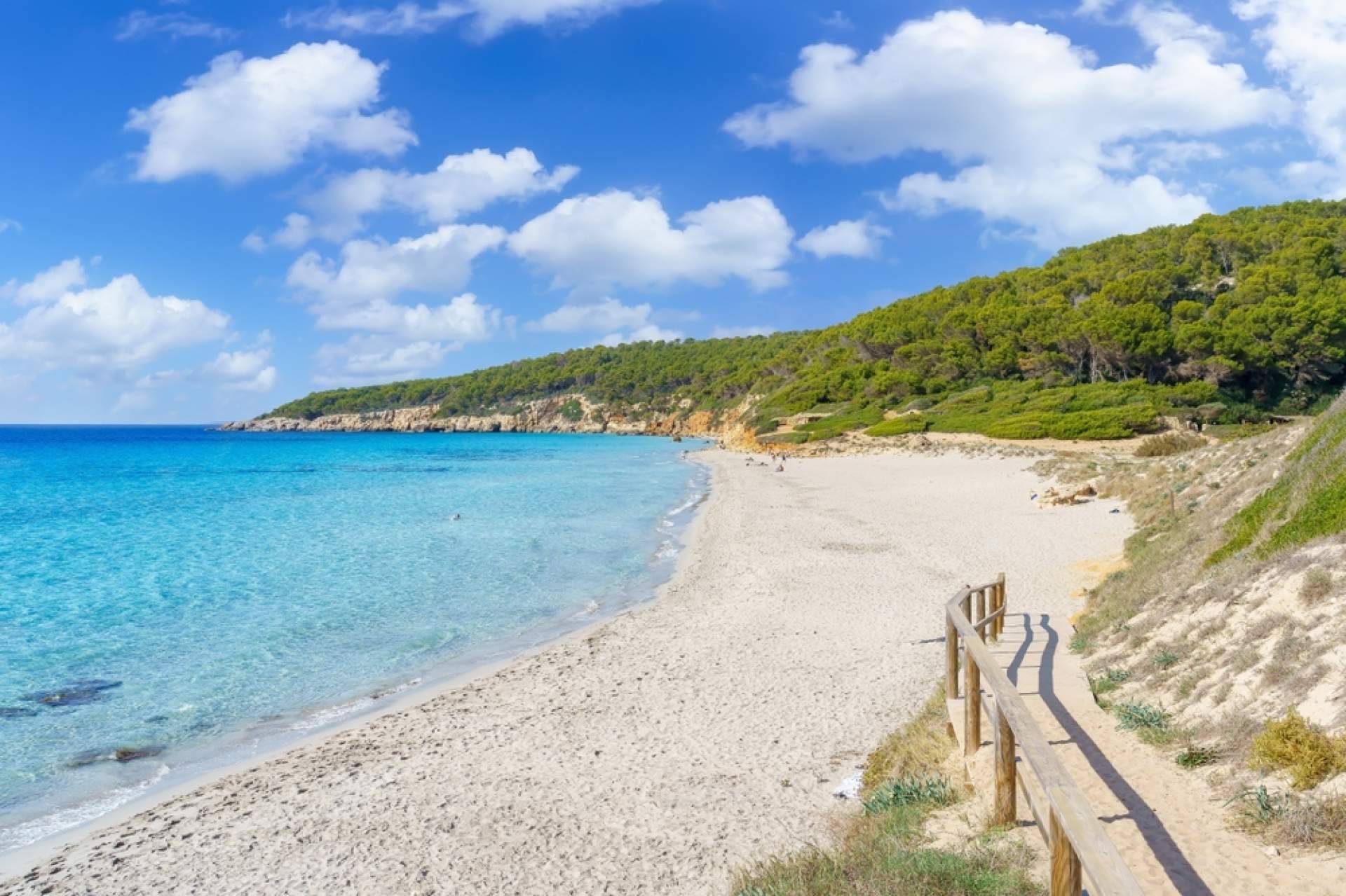 Minurka, la empresa de alquiler de coches que recomienda los mejores meses para visitar Menorca