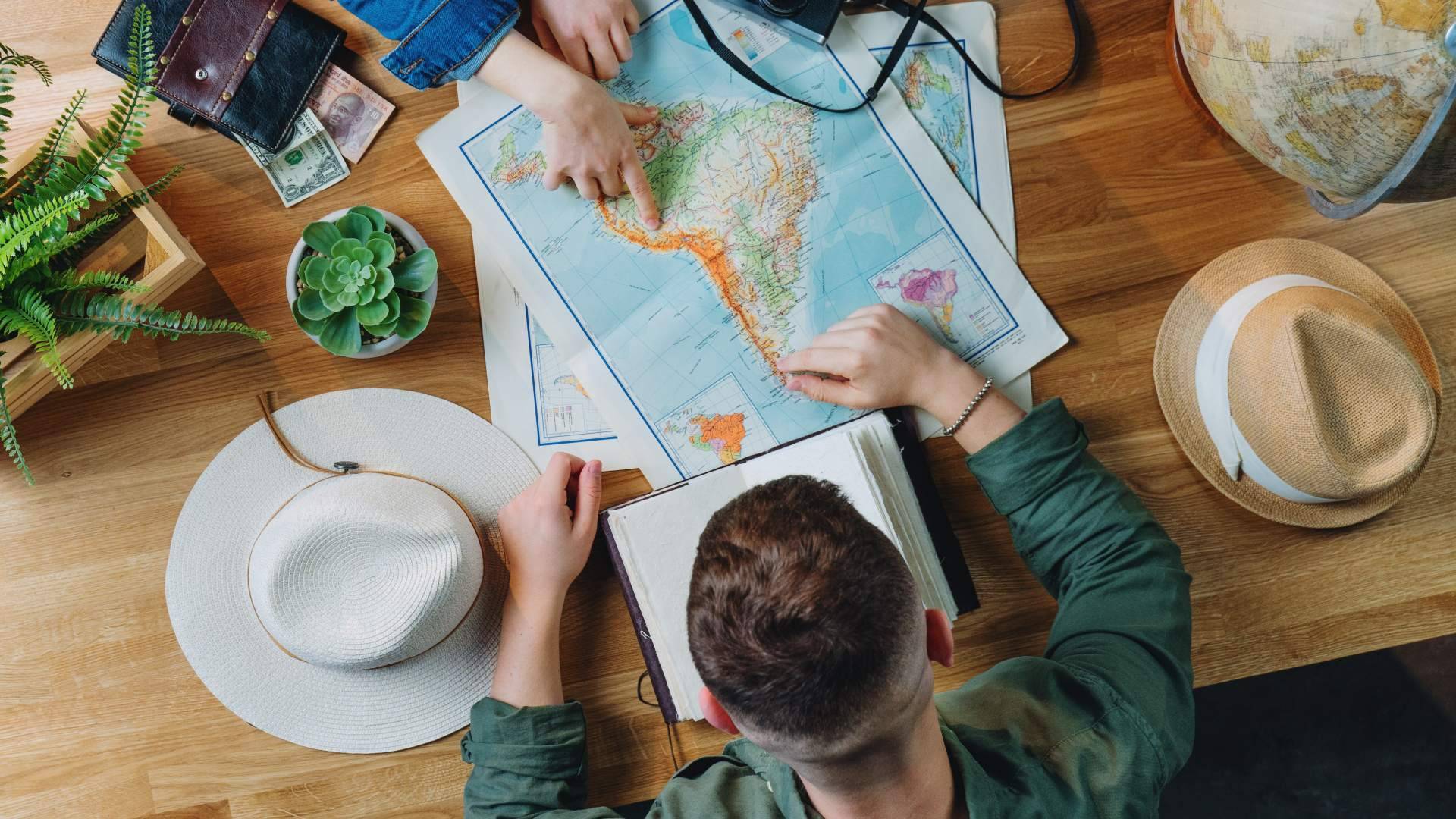 Asesoramiento adaptado a las necesidades de cada persona por la agencia de viajes en Betanzos, Kenlu Travel