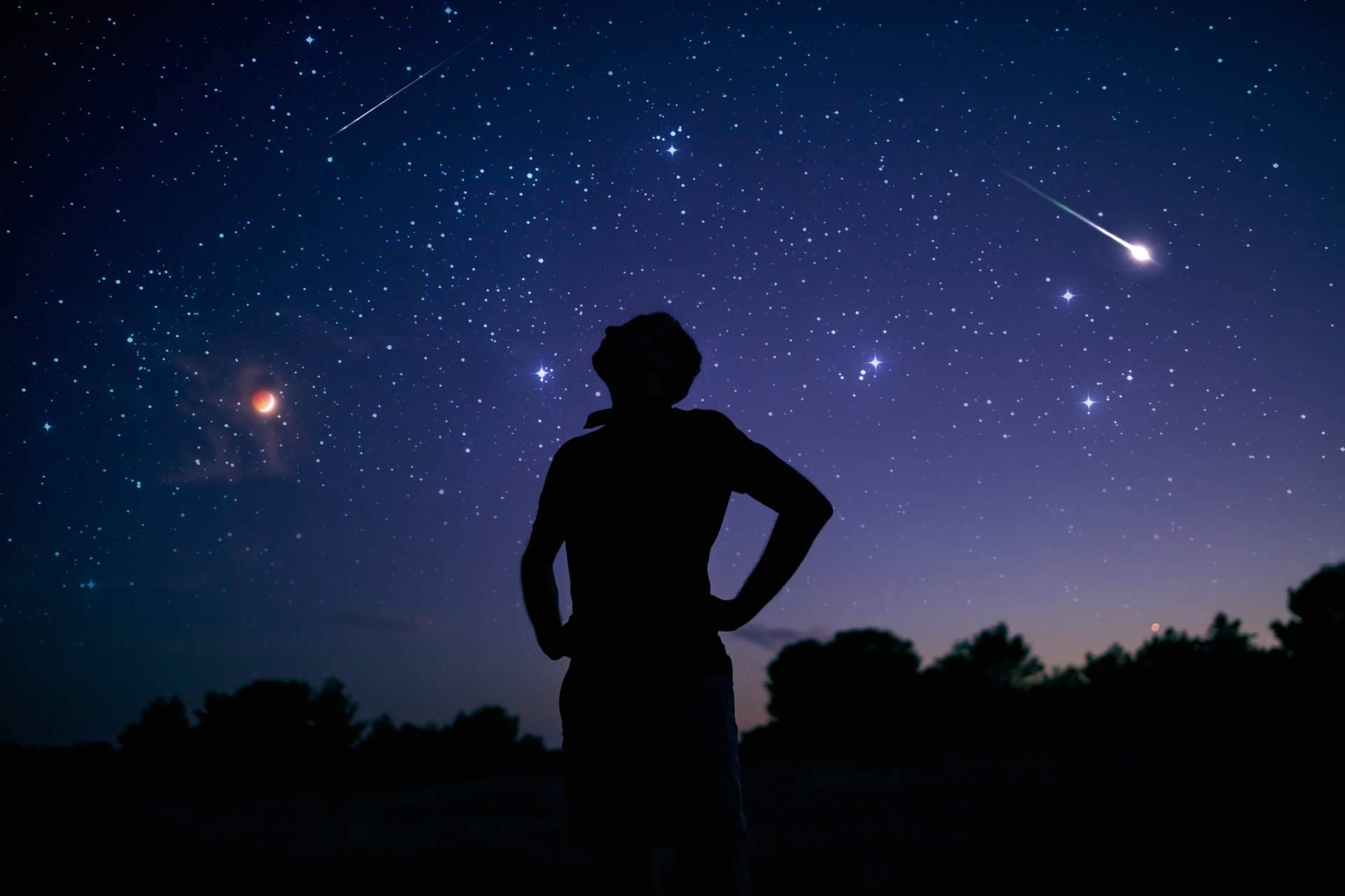 Despedirse de los seres queridos con globos que llegan al cielo y a las estrellas