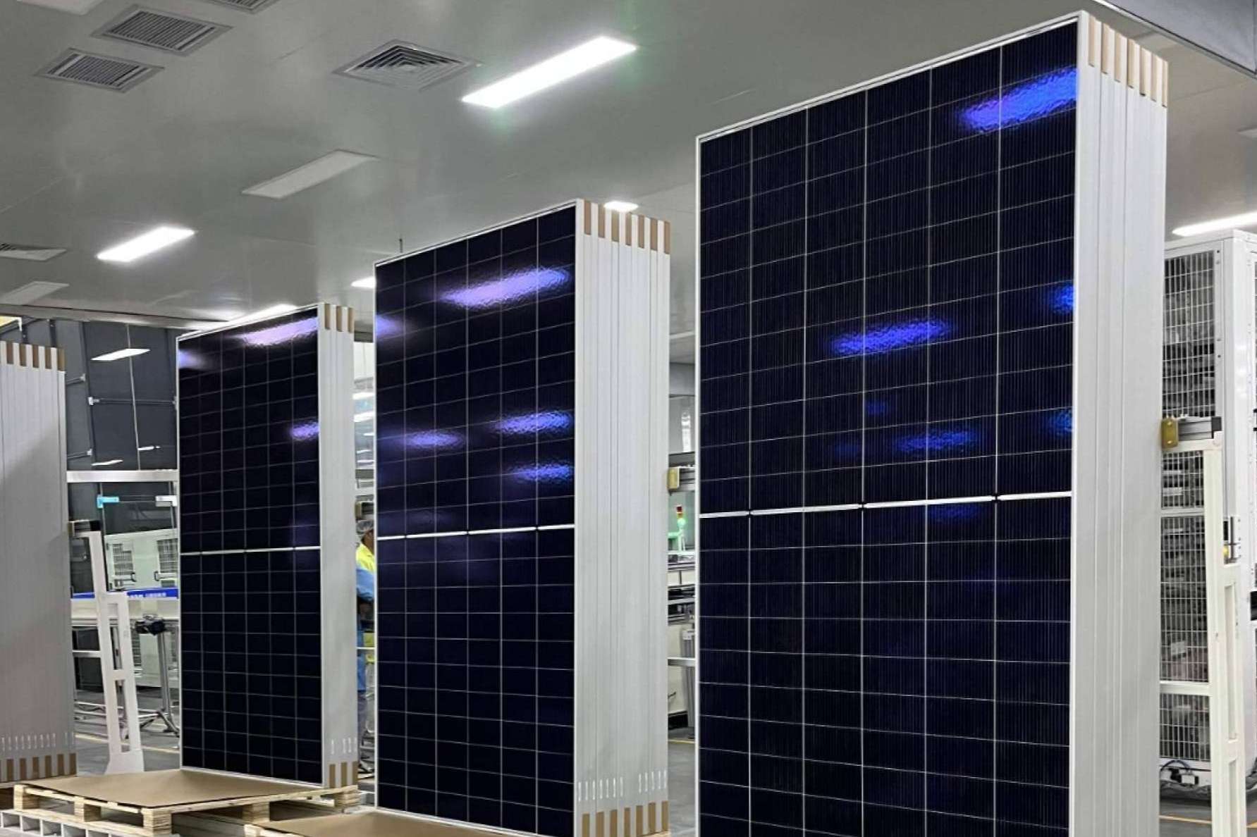 La distribución de placas fotovoltaicas de la casa SUNEVO en España, de la mano de GoldProjects
