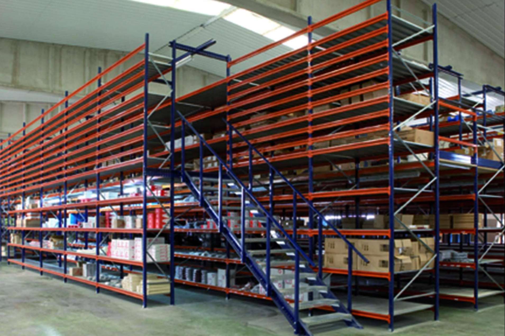 Las estanterías Logisprix para almacenes se convierten en una solución eficaz y económica