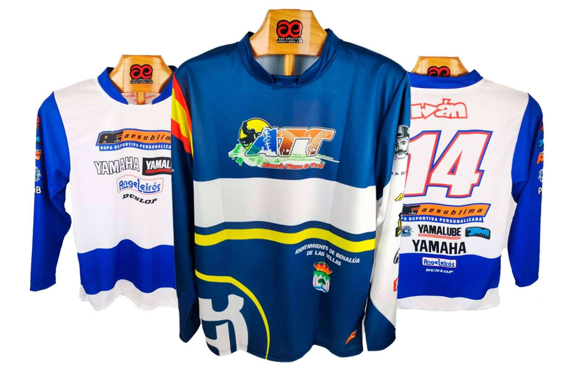 La importancia de la ropa personalizada en una disciplina como el motocross, con ADHESIVOSEMBARRADOS