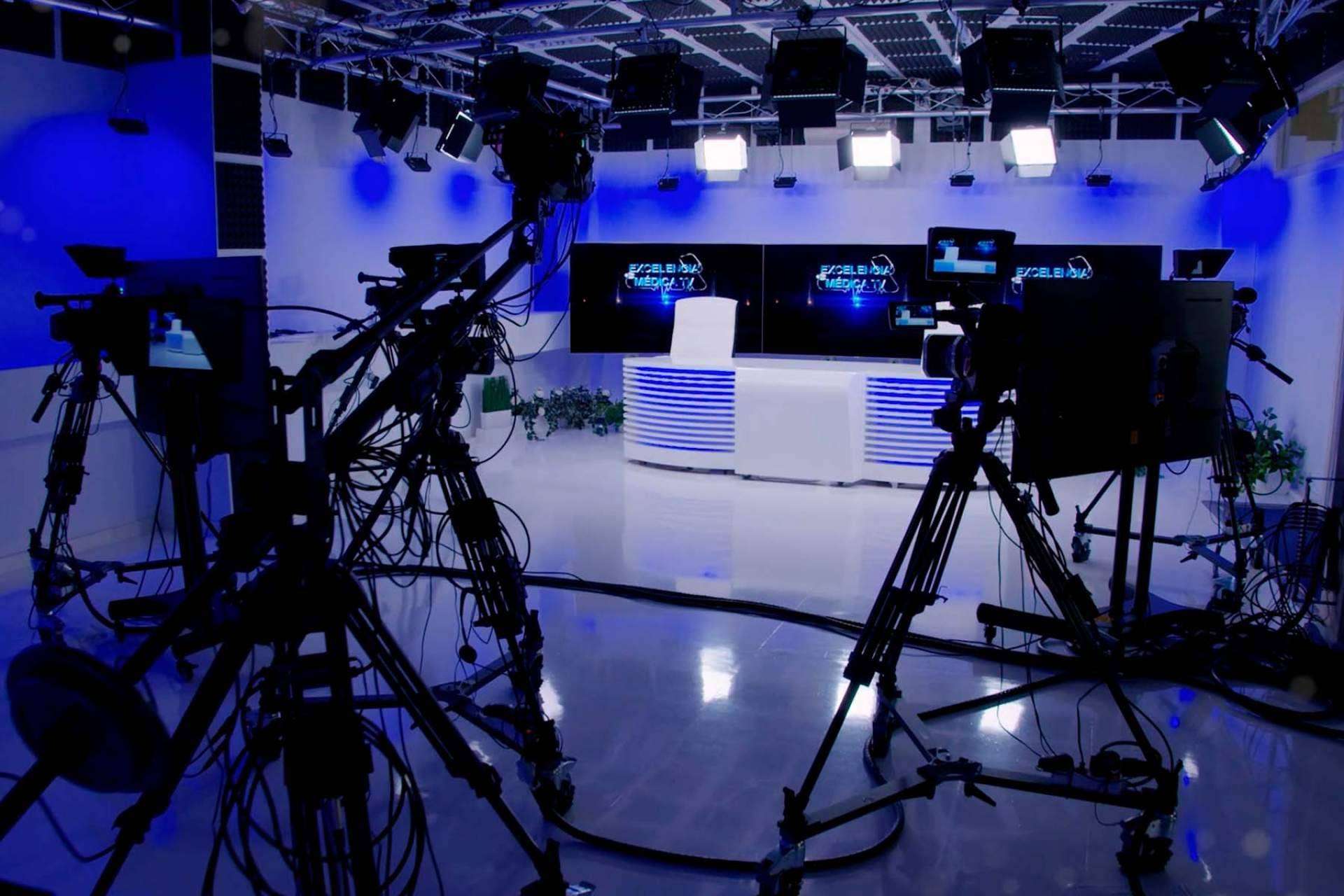 Producción de vídeos verticales para RRSS profesionales, con el medio especializado Excelencia Médica TV