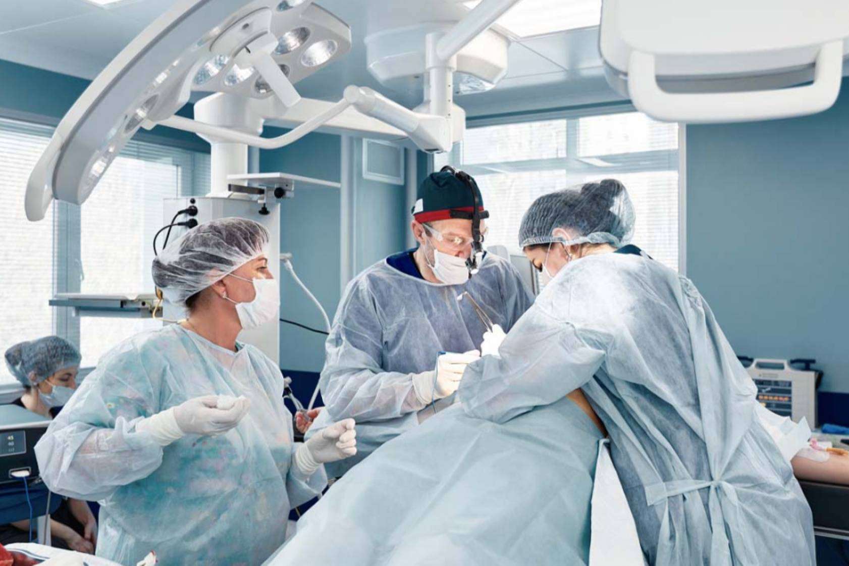 El renombrado médico y cirujano Dr. Gabriel Cubillos lidera la batalla contra la obesidad y el exceso de peso