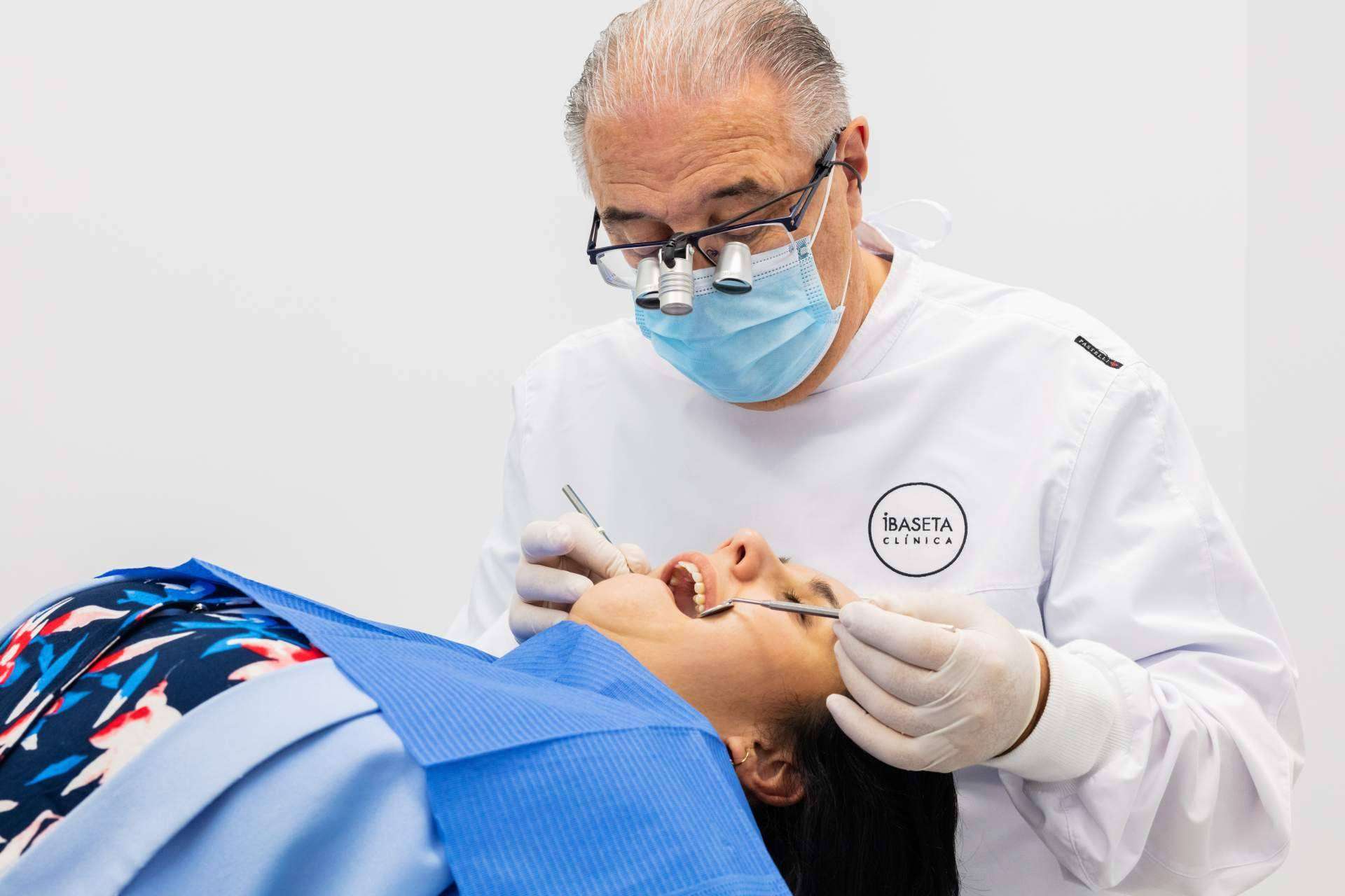 Los expertos de Clínica Ibaseta ofrecen tratamientos de estética dental en Asturias