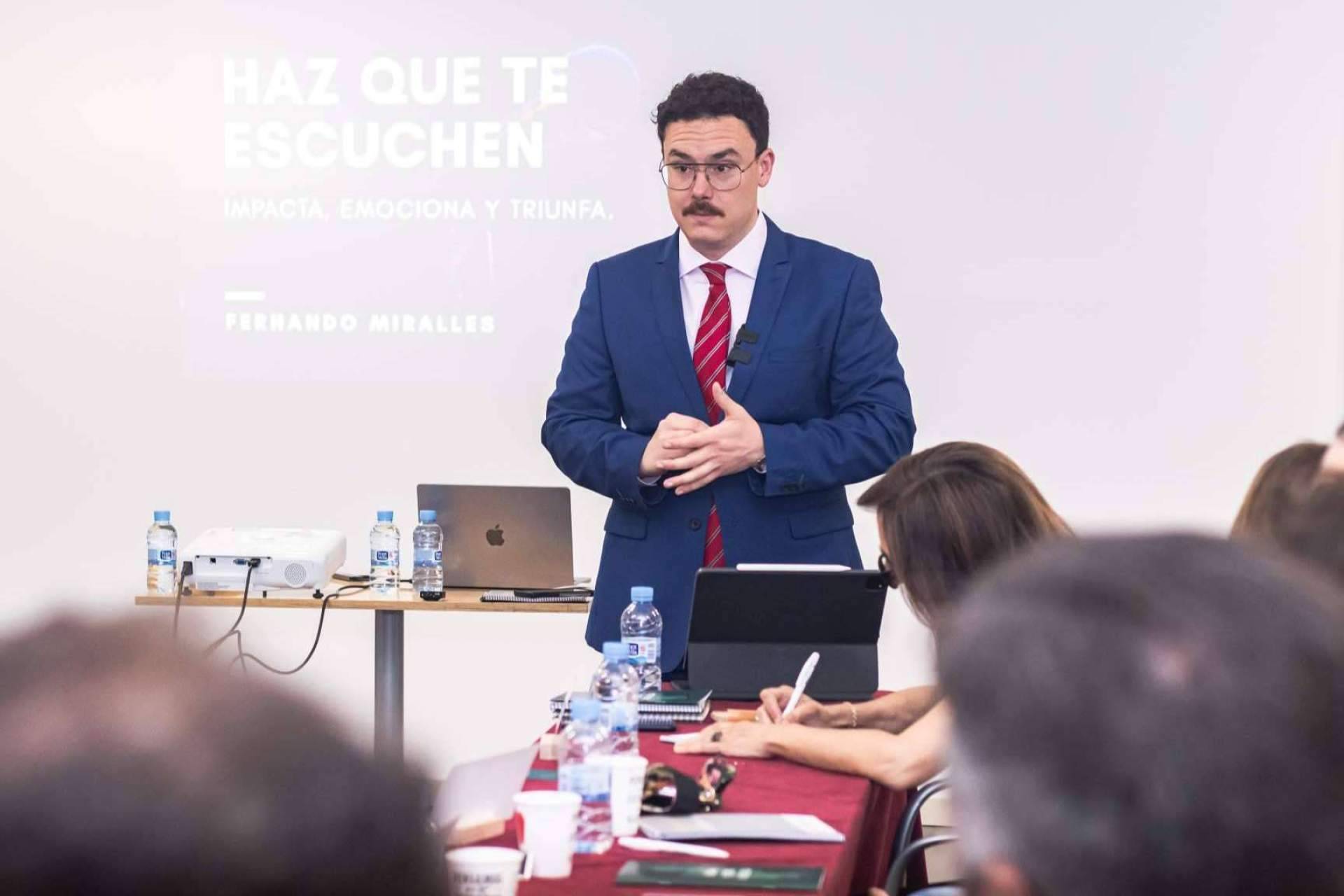 Fernando Miralles consigue potenciar las habilidades de comunicación y aumentar las ventas a  través de su curso de oratoria Madrid