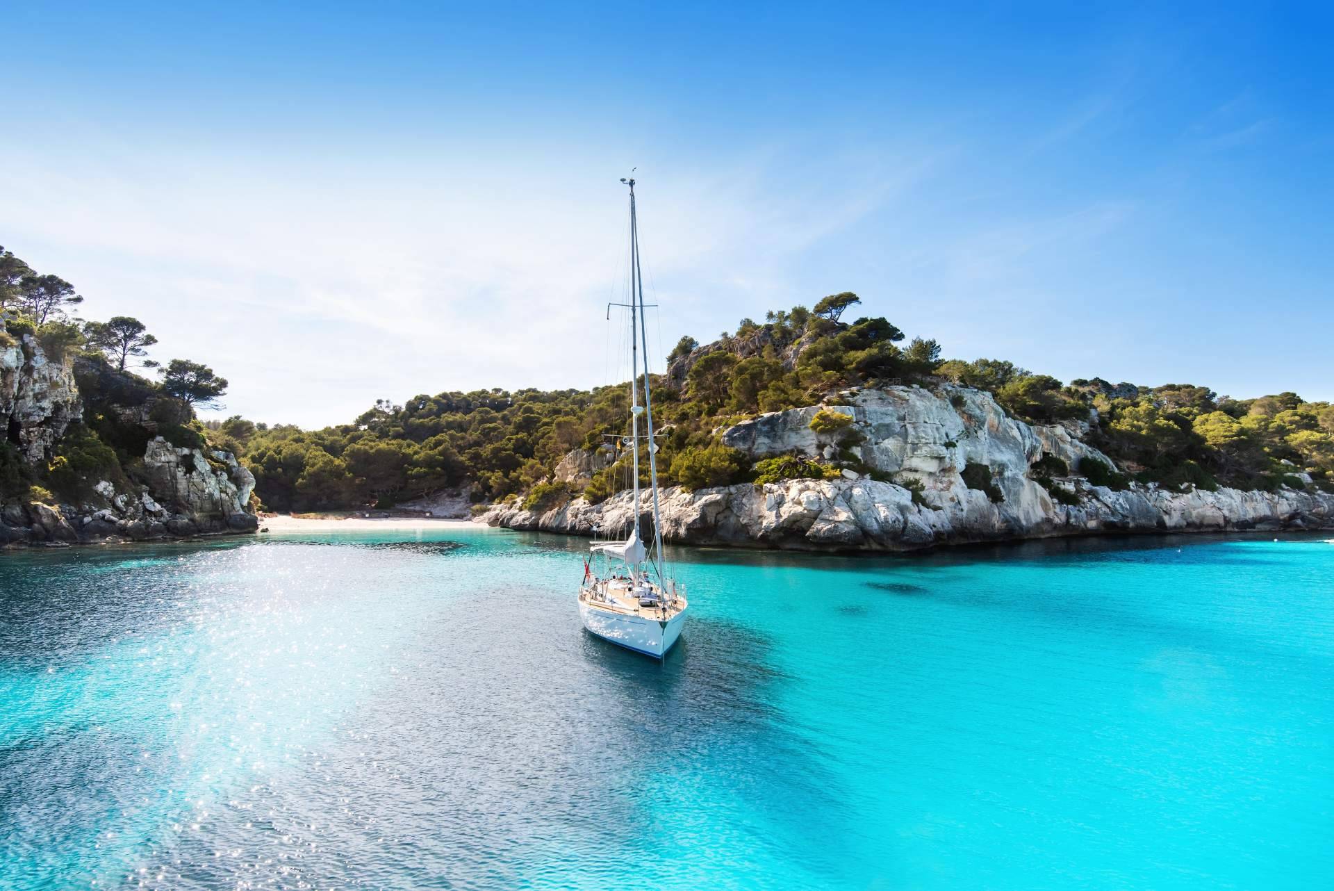 Descubrir la isla con Mar en Calma y sus excursiones en barco Menorca