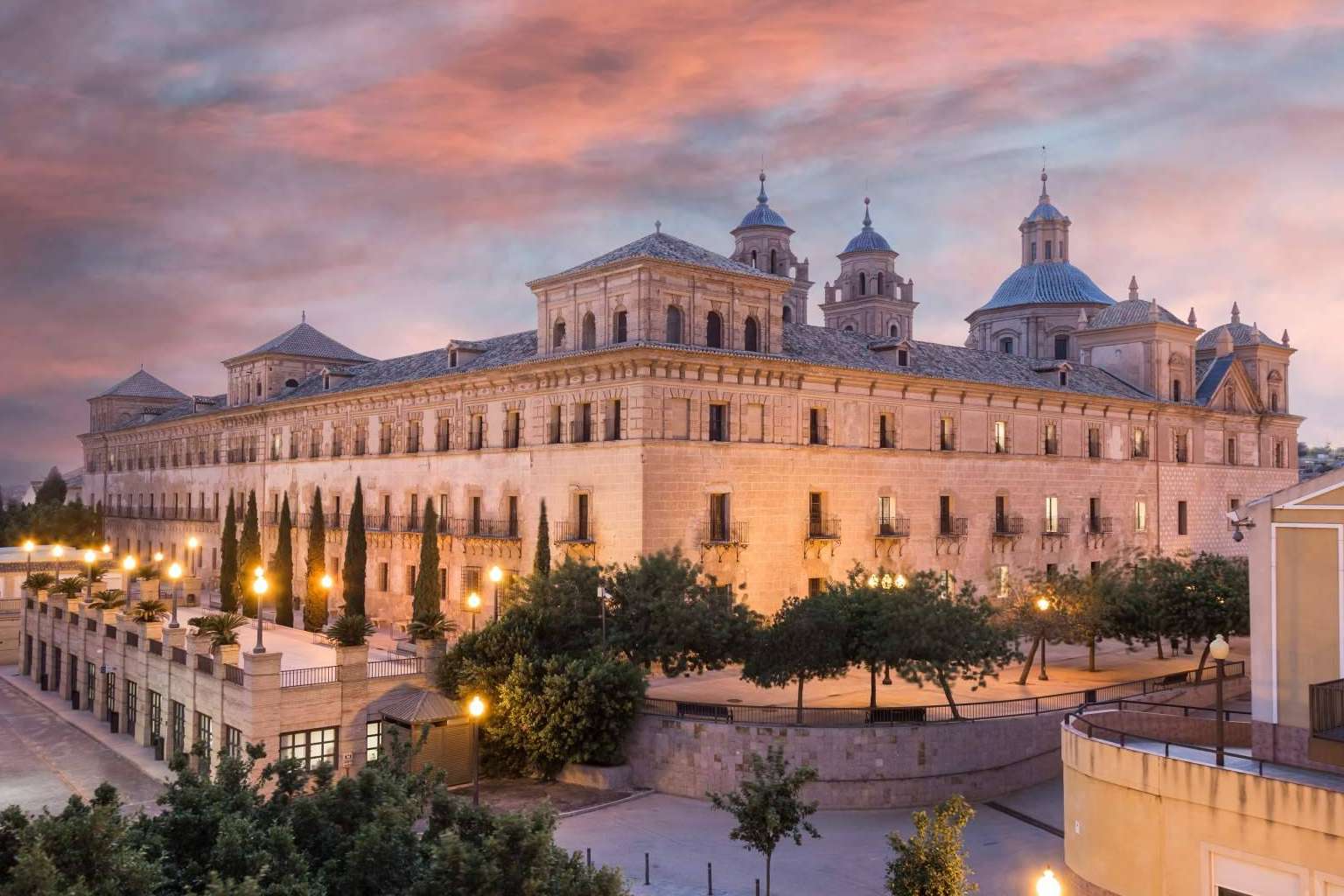 El vicedecano de Odontología de la UCAM colabora con el campeón Topuria mediante la creación de su protector bucal