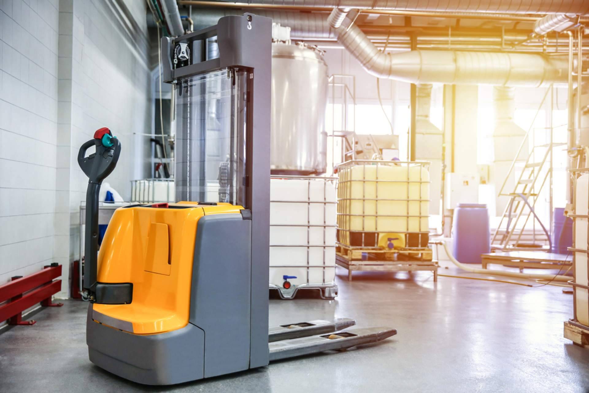 Estibador eléctrico PS1846SL, una opción ergonómica, eficiente y compacta disponible en Mesumex