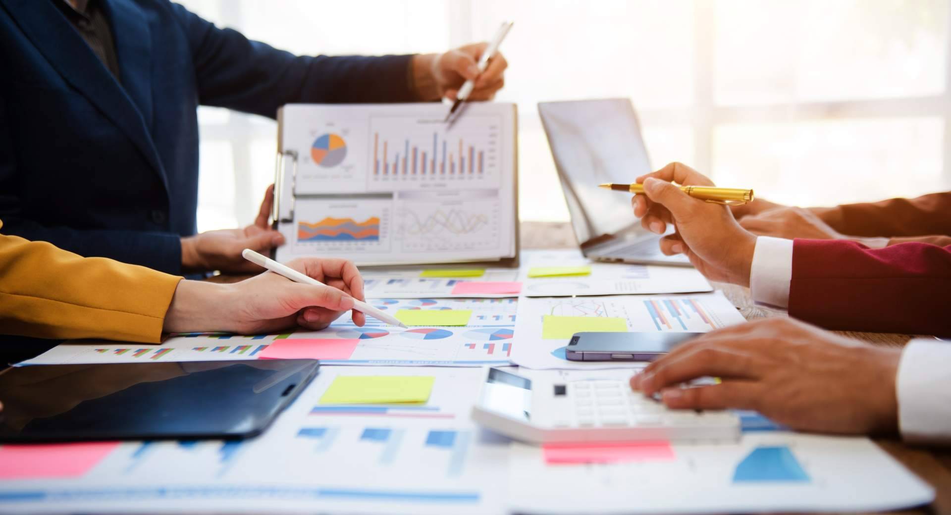 Adaptanor cuenta con consultores especializados en RGPD. LLSSI/CE y DPD