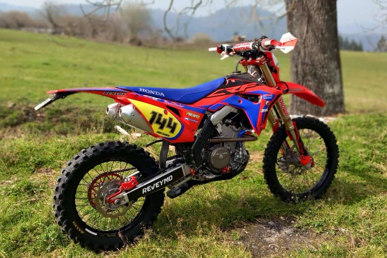 ADHESIVOSEMBARRADOS ofrece adhesivos para moto offroad