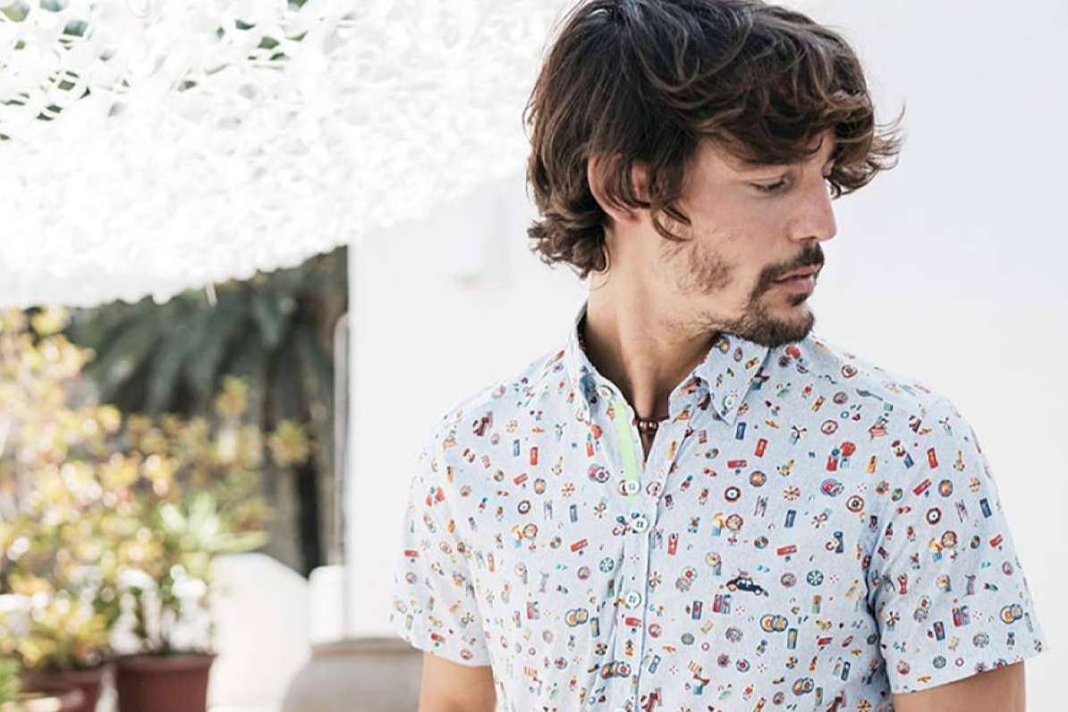 Un imprescindible en cualquier armario son las camisetas de hombre