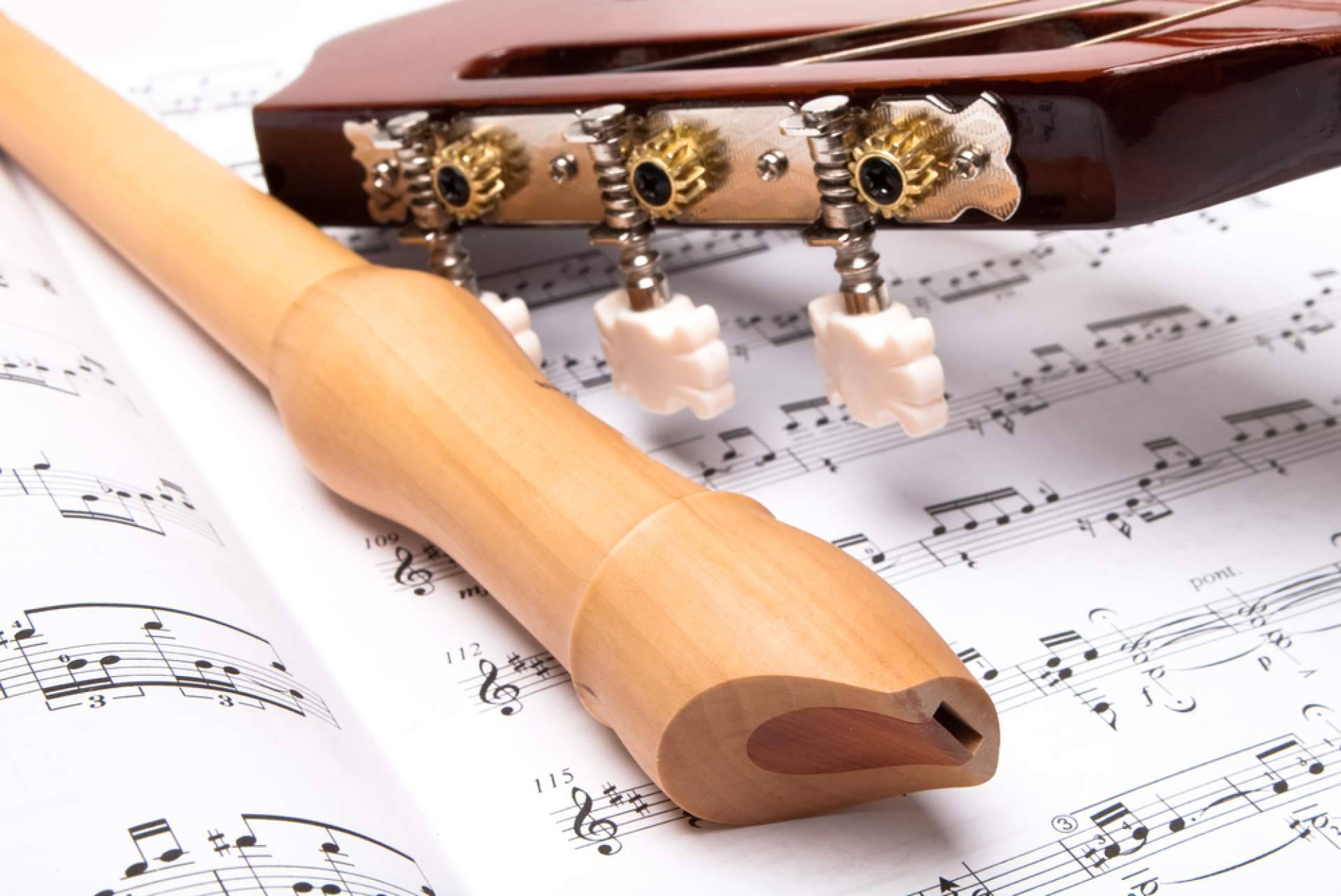Cursos de formación musical para aprender a tocar instrumentos clásicos y modernos, con Escuela de Música La Clave