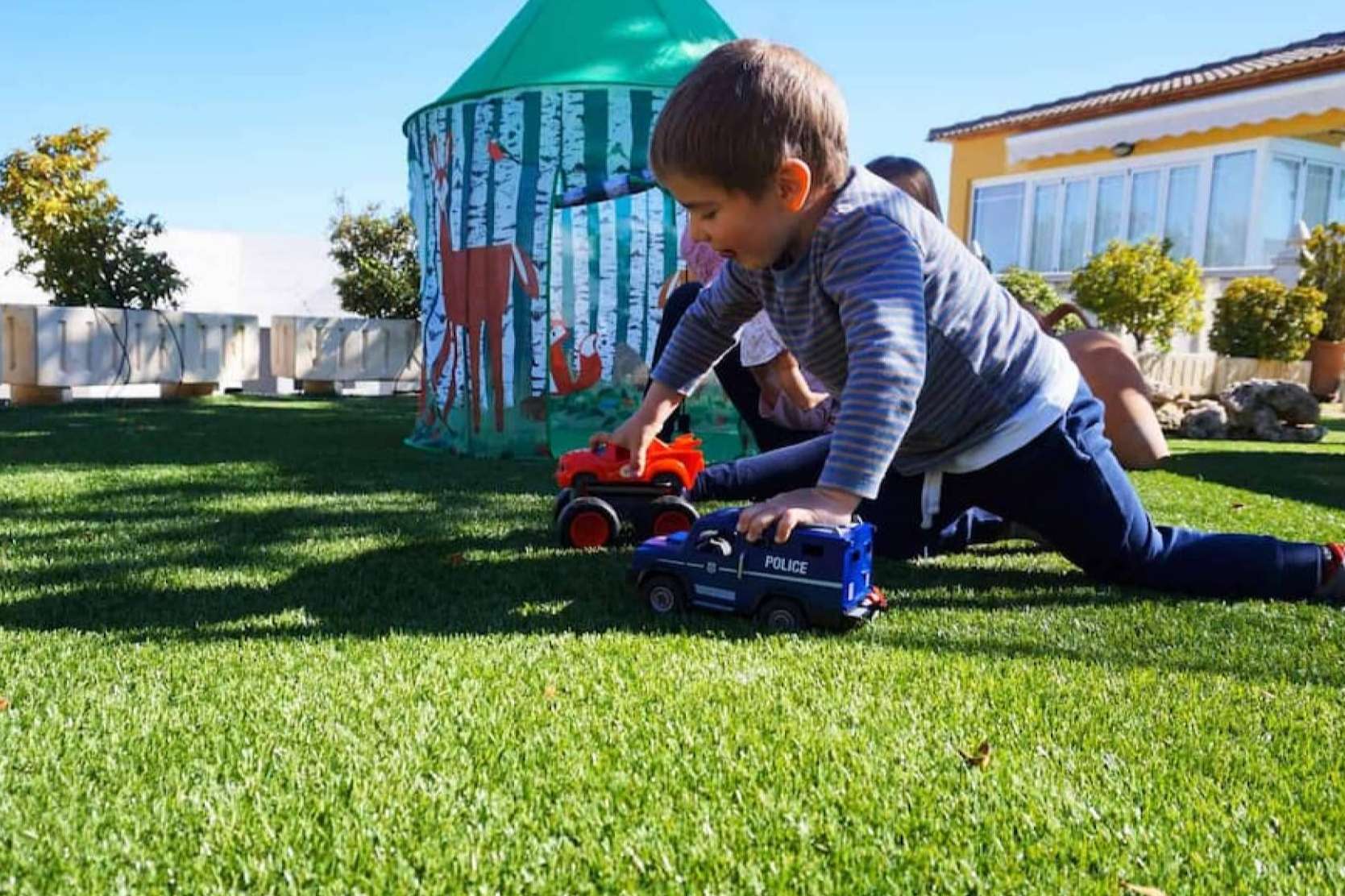 La alta tecnología que incorpora el césped artificial de Albergrass
