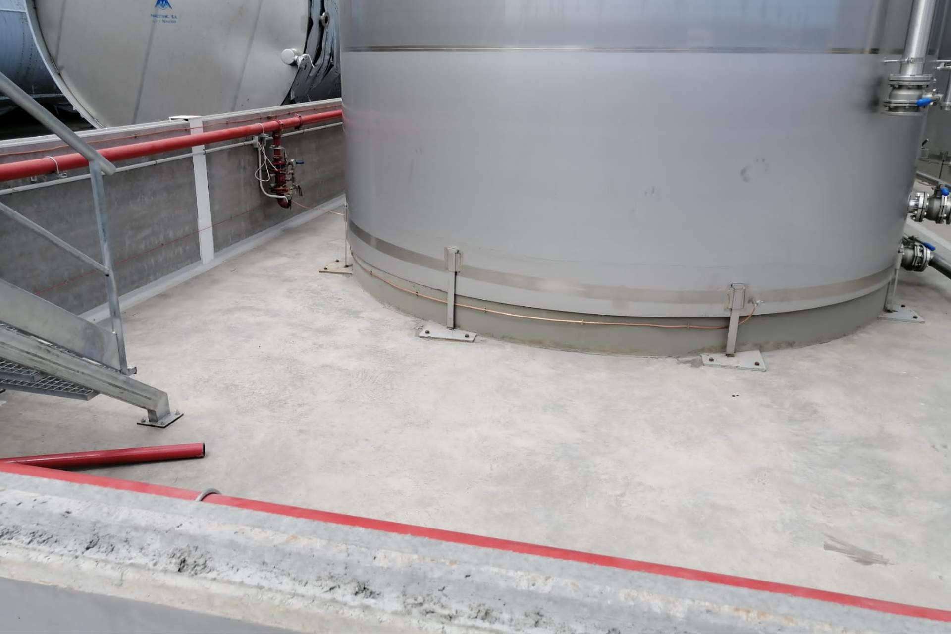 Construir una solera de hormigón destilería con fibras de Barchip sin mallazos