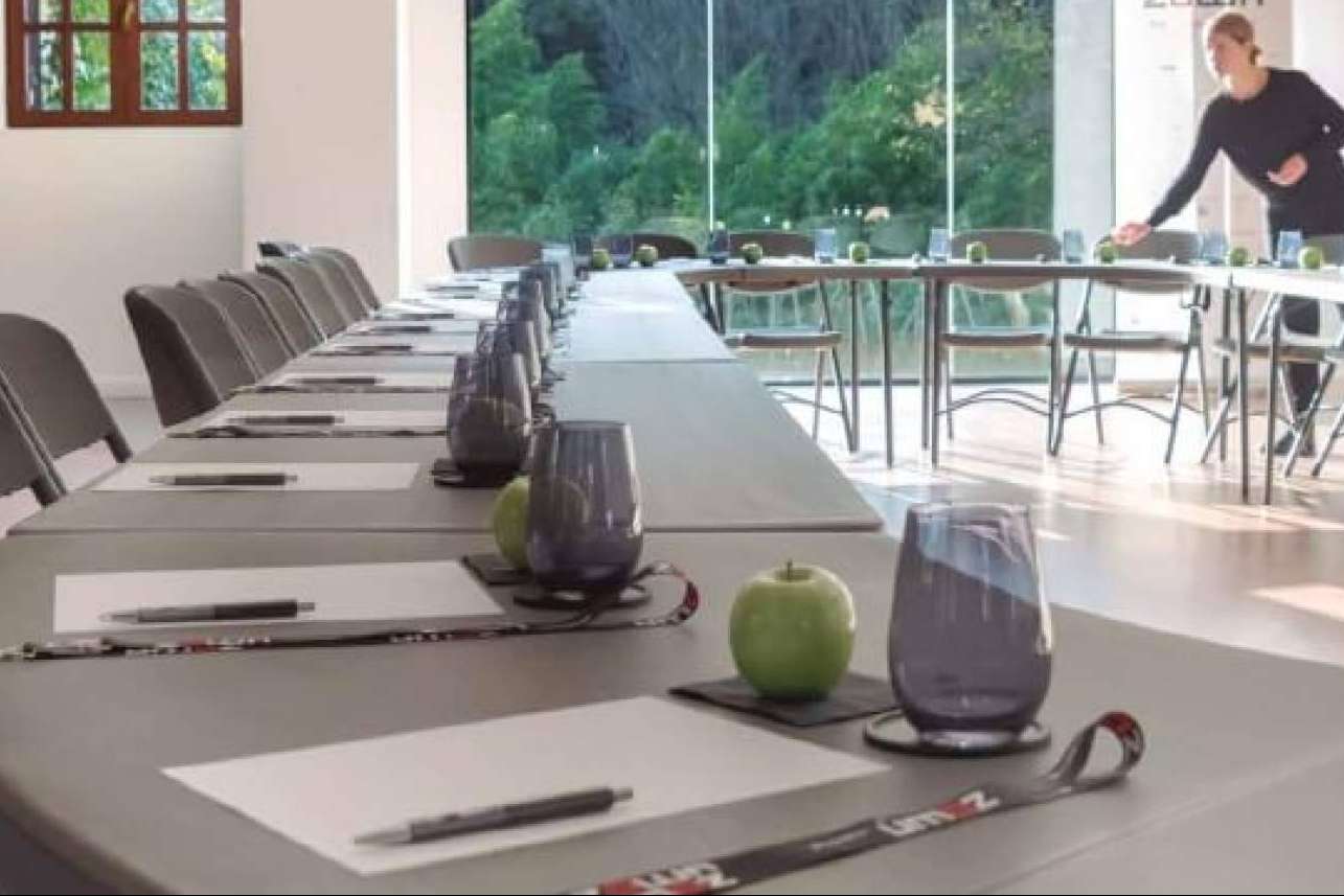 Mobiliario para catering y eventos, con DESKandSIT