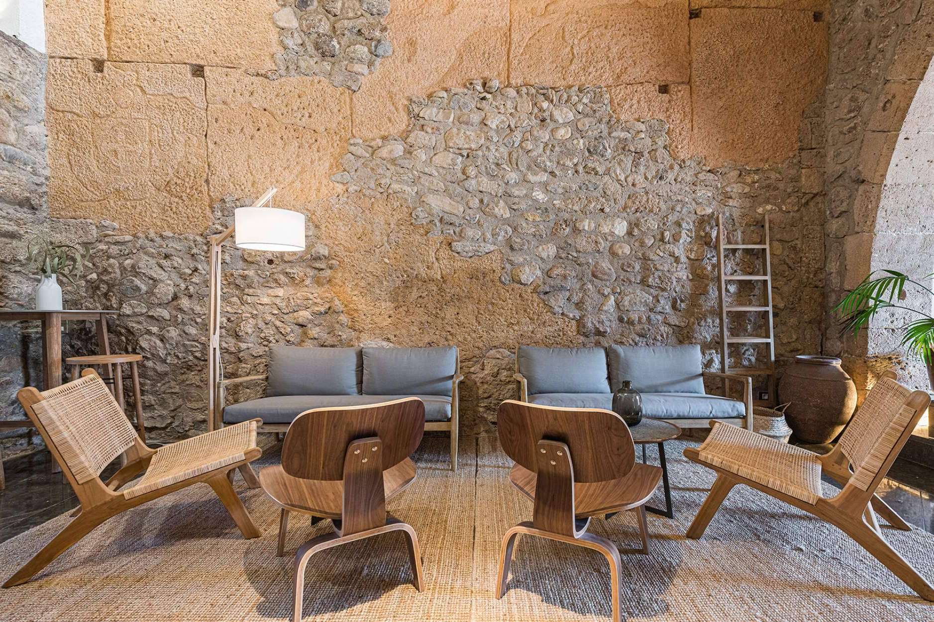 ¿Qué ventajas ofrece el servicio de interiorismo de bodegas y espacios de enoturismo de INDAStudio?