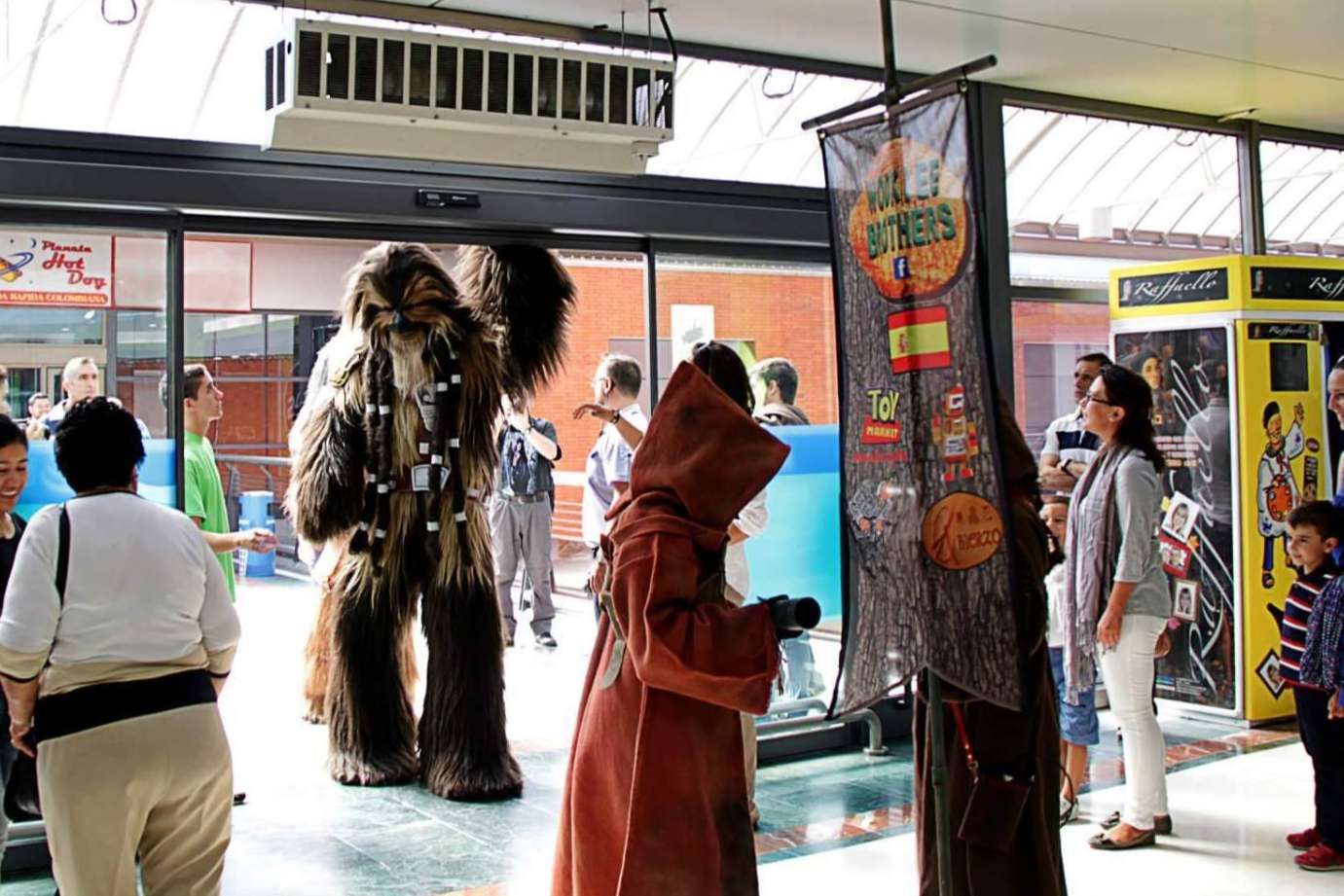 El mercado del juguete de Madrid celebra el día de la fuerza