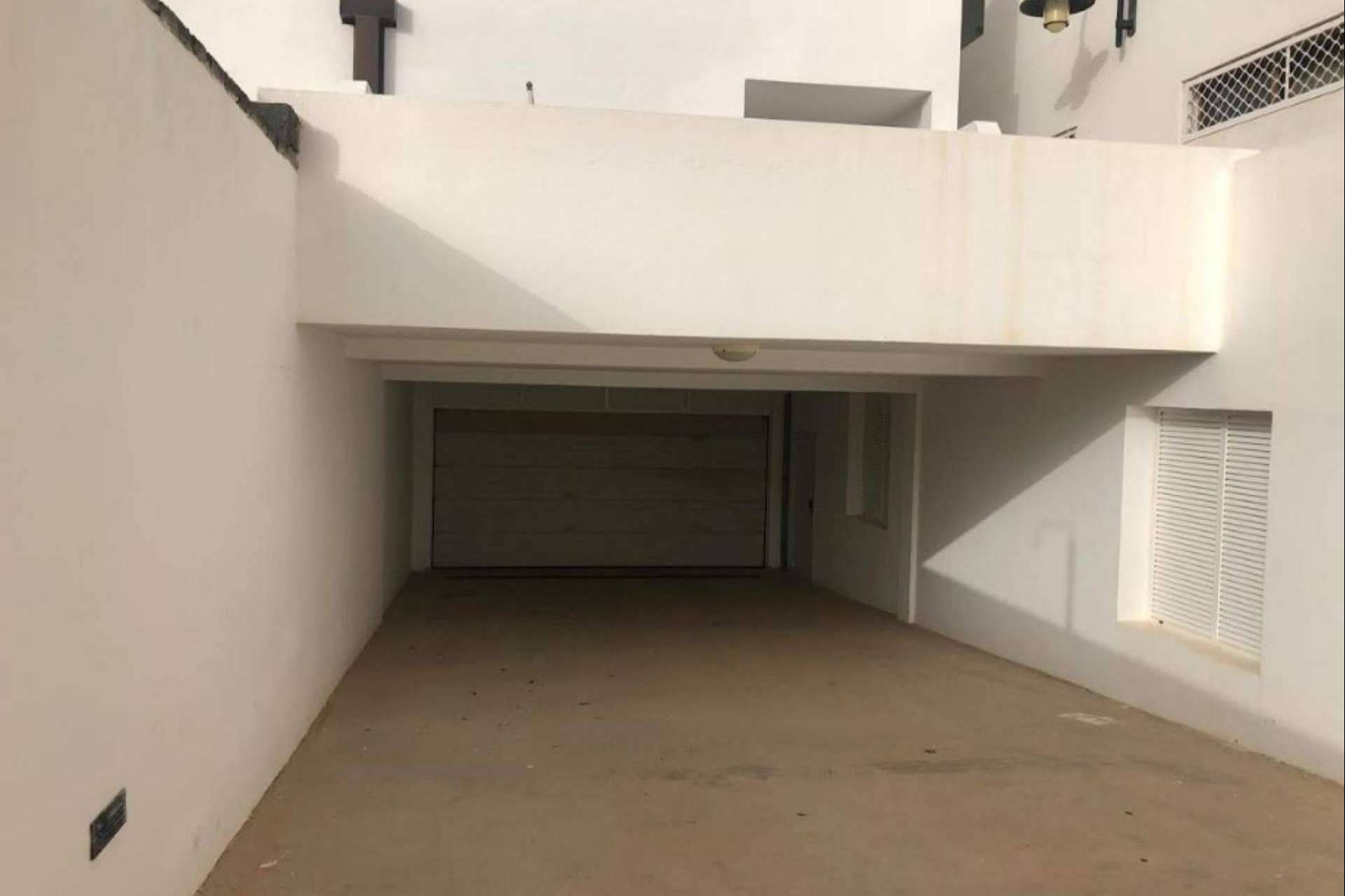 Registra tu oferta por este aparcamiento subterráneo en Costa Teguise valorado en más de un millón y medio de euros