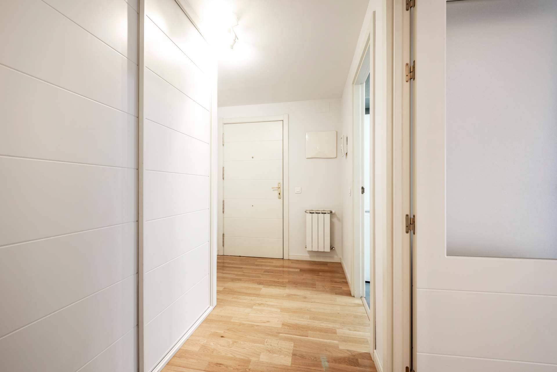 ApliService  y su equipo de expertos en instalación de parquet y puertas de interior