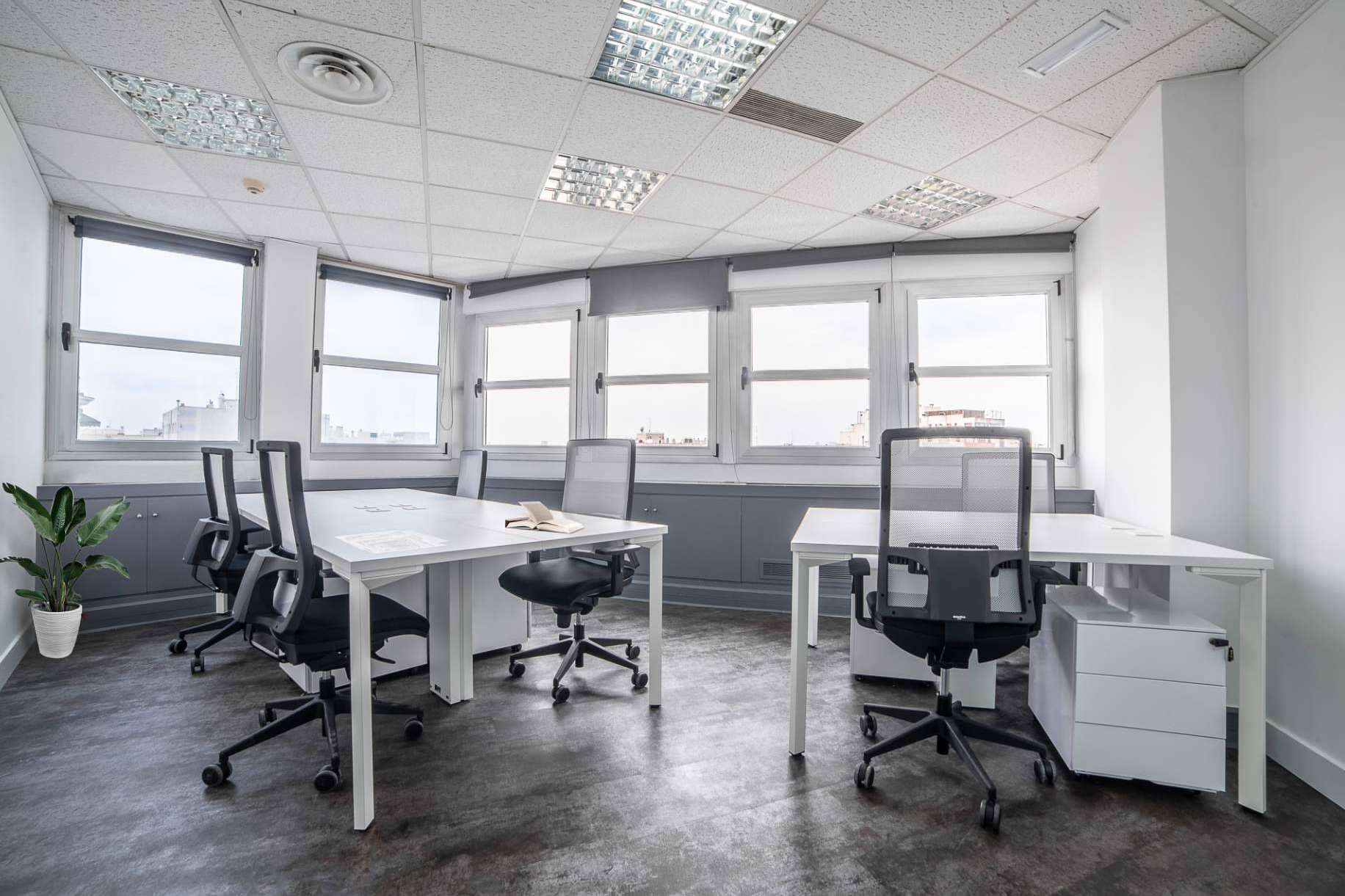 Jornadas de trabajo placenteras con las sillas de oficina operativas ergonómicas de Office Deco