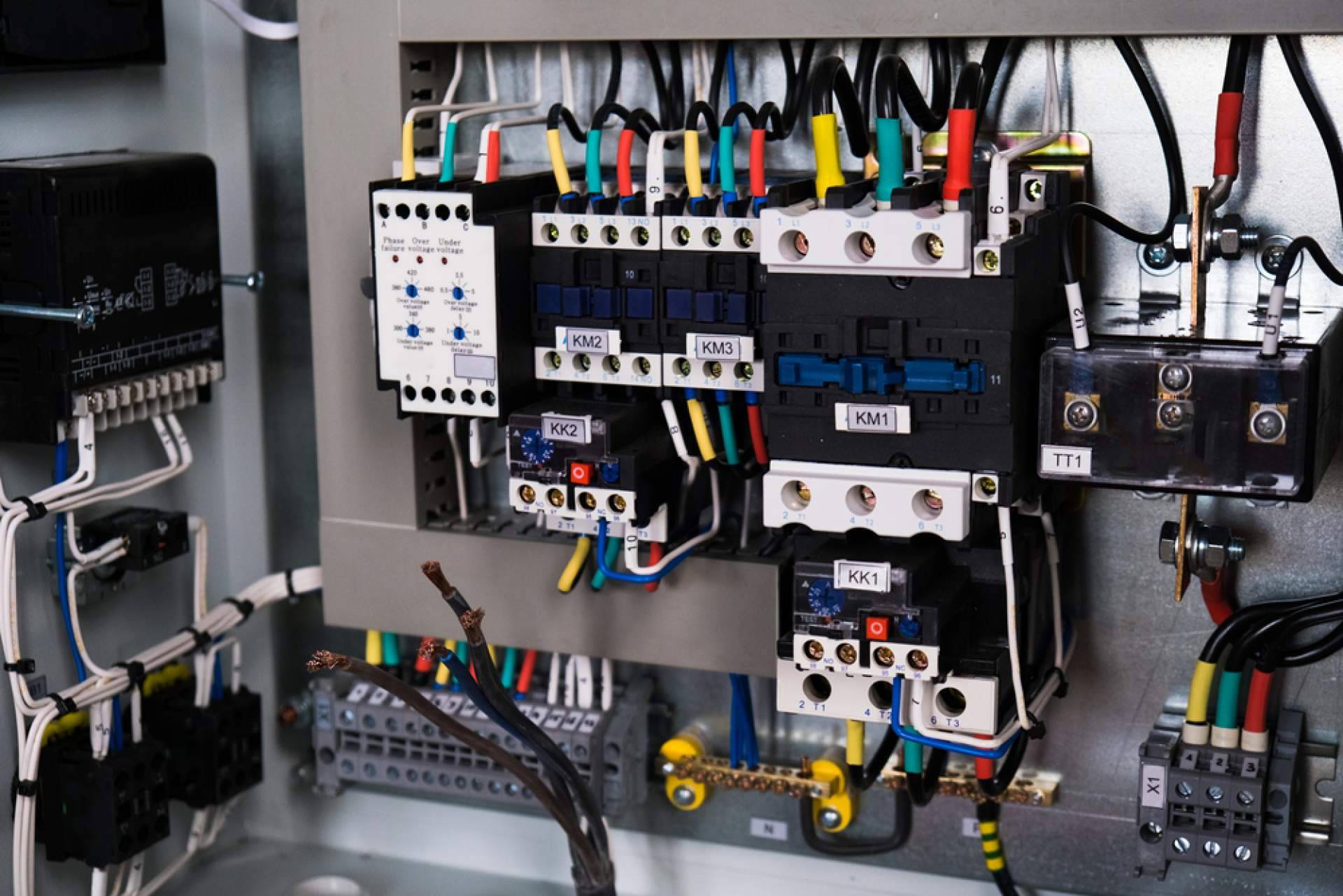 Bornas Weidmuller a precios competitivos, en Cadenza Electric
