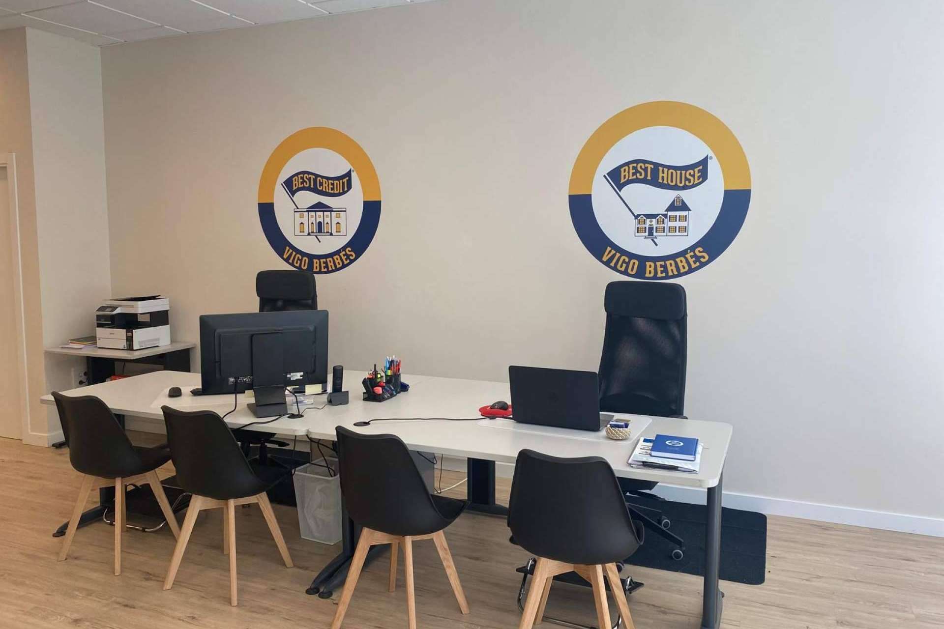 Apertura del local comercial de los nuevos franquiciados de Best House en Vigo