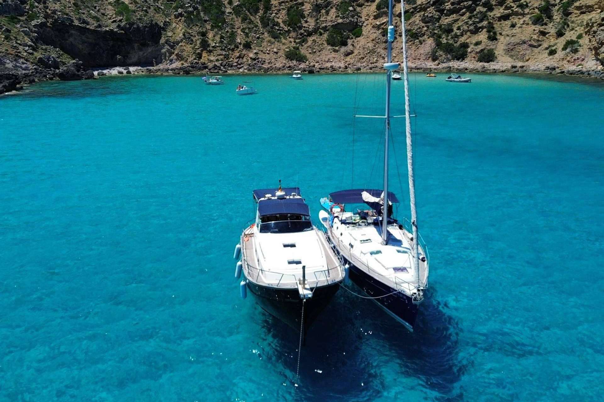 Navegar por rincones paradisíacos de la perla mediterránea es posible con Ola Menorca