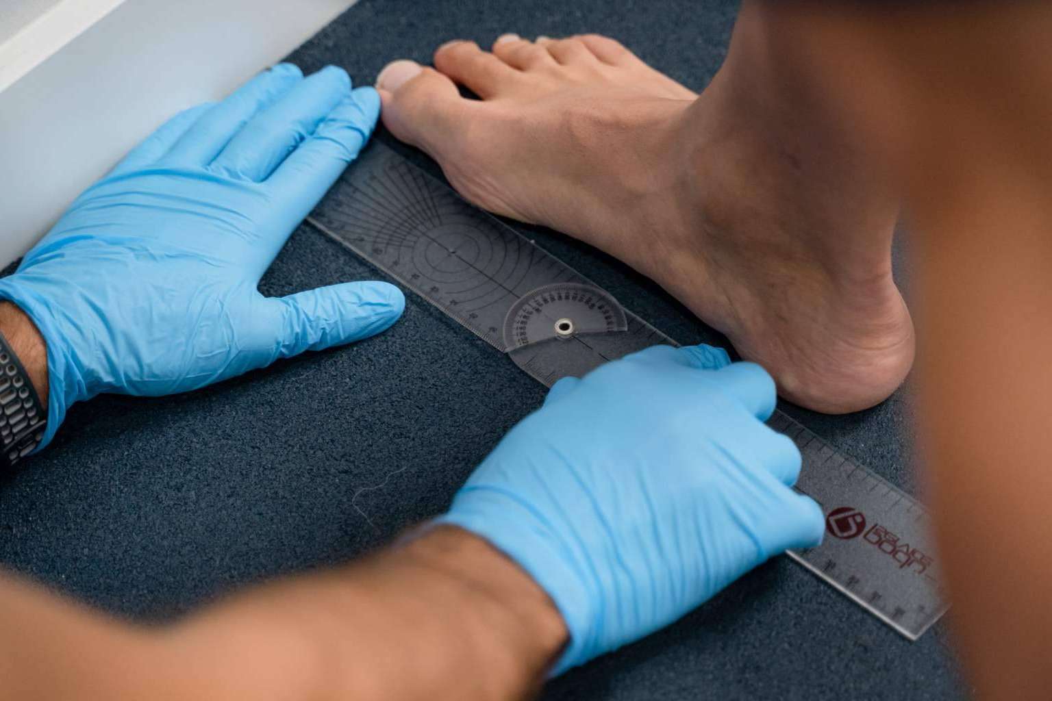 Las plantillas a medida para botas de fútbol de DM Clínica son ideales para prevenir lesiones en pie y tobillo