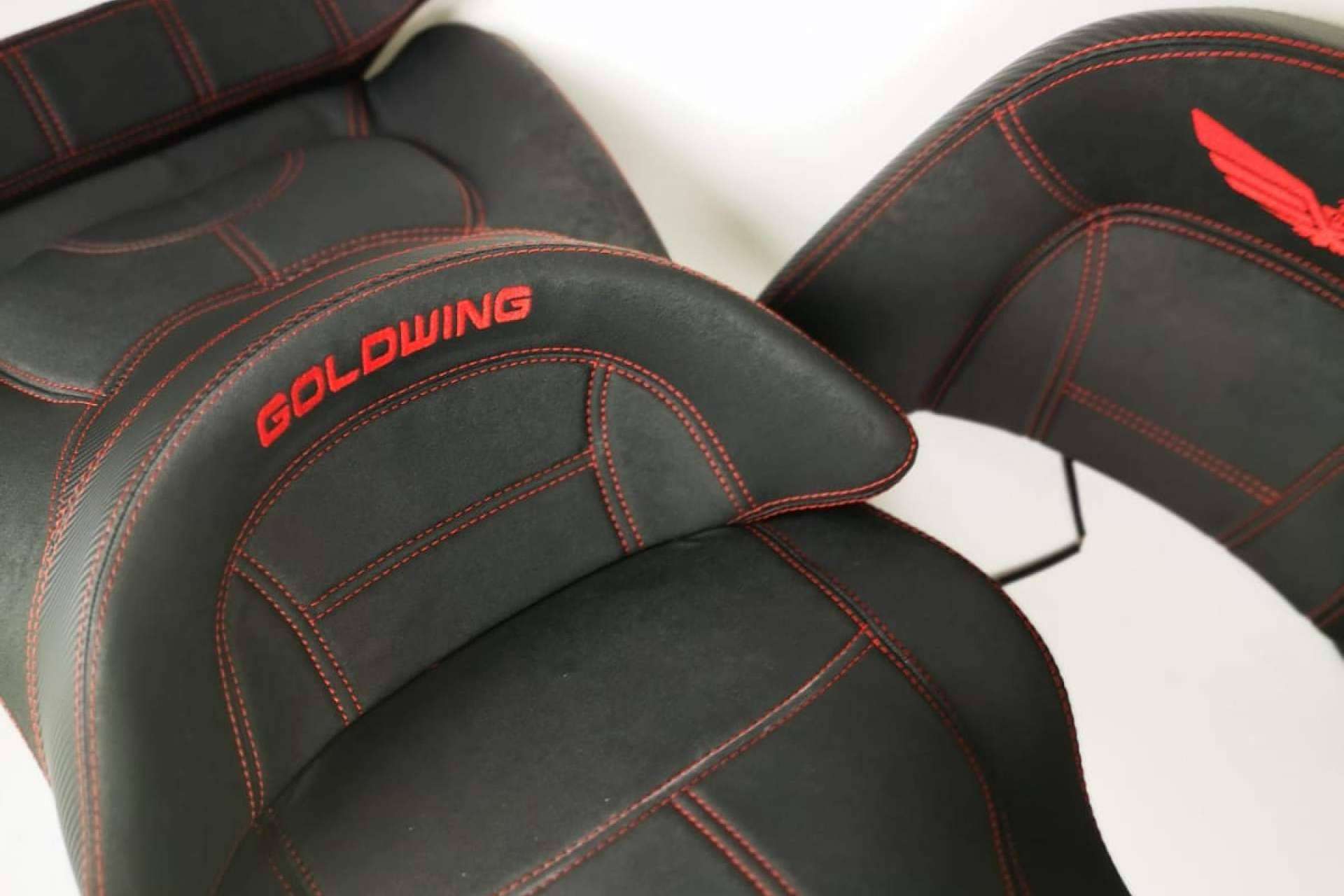 Servicios de fabricación y personalización de fundas de asientos para motos