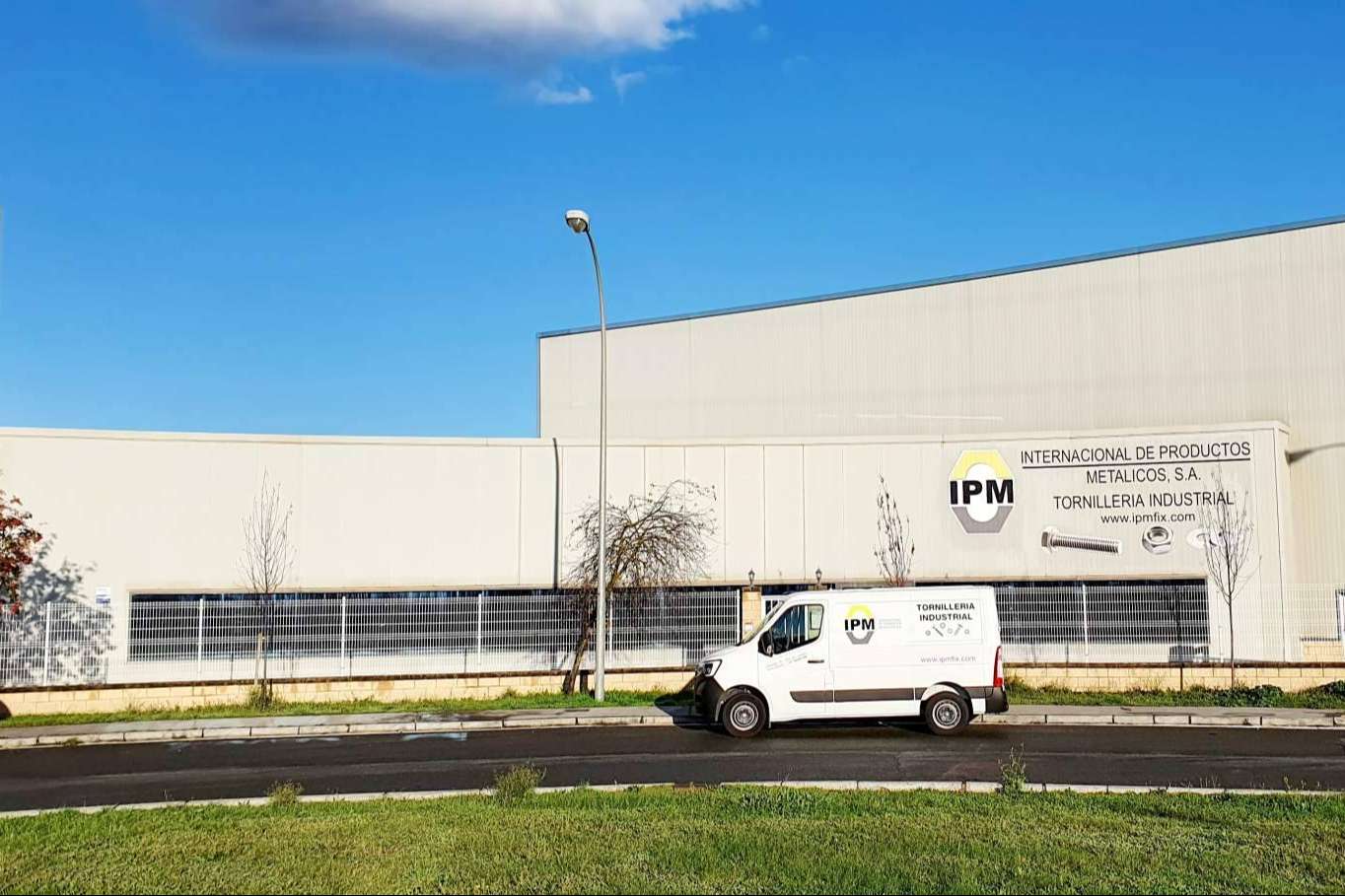 IPM es especialista en la comercialización de todo tipo de tornillería industrial y fijaciones desde 1988